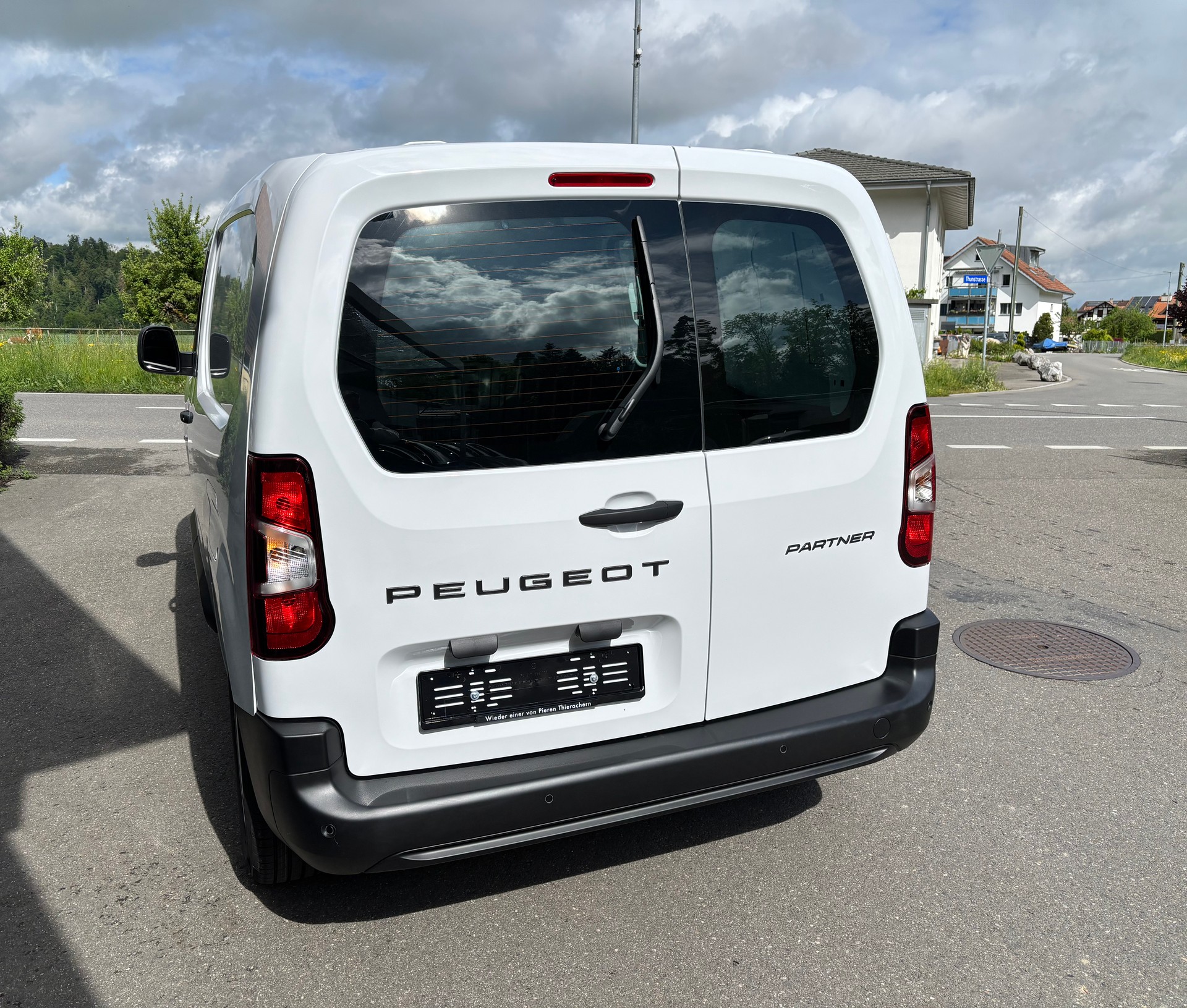 PEUGEOT Partner 1.5HDi Standard 650kg EAT8-image-2