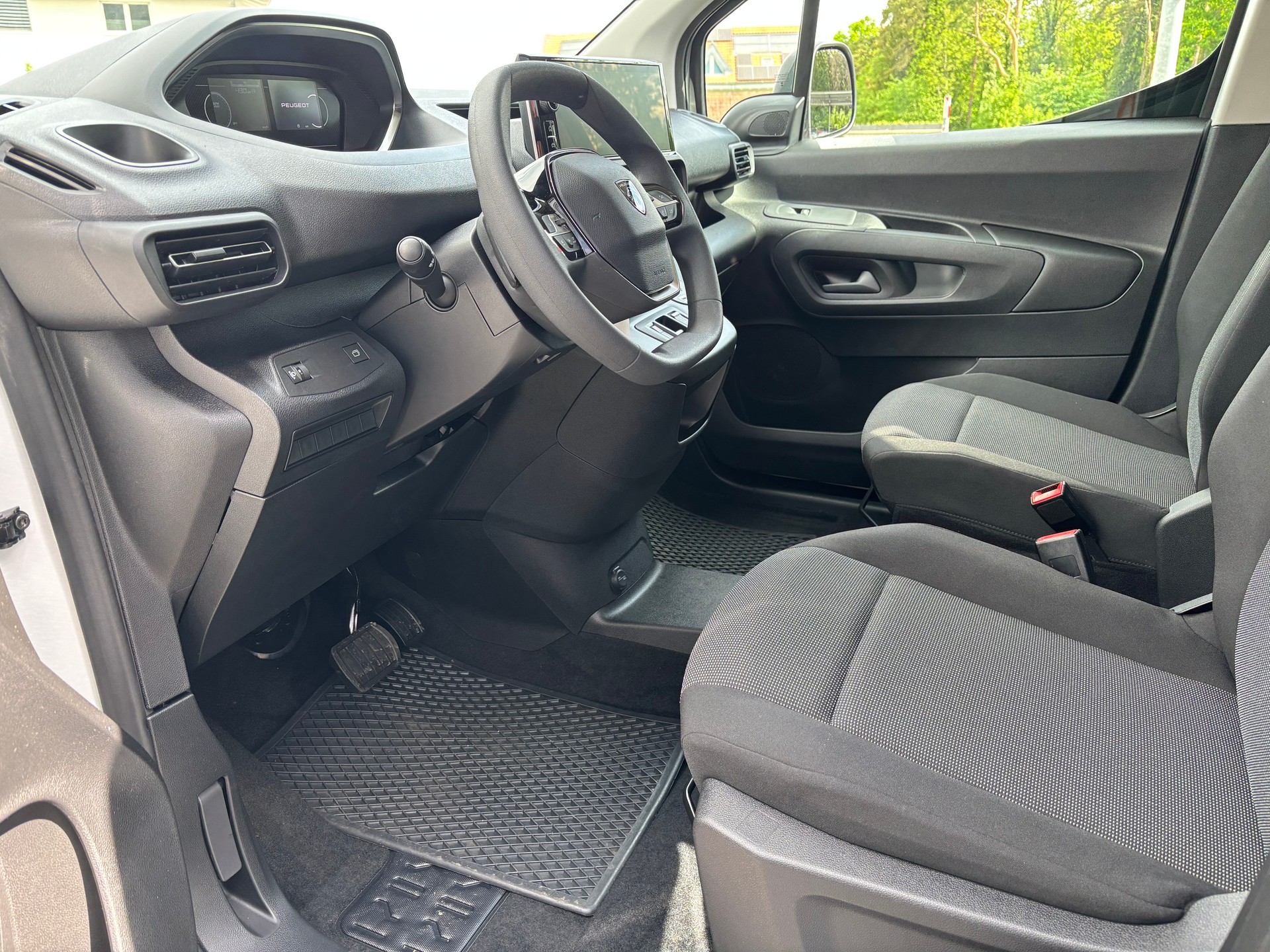 PEUGEOT Partner 1.5HDi Standard 650kg EAT8-image-7