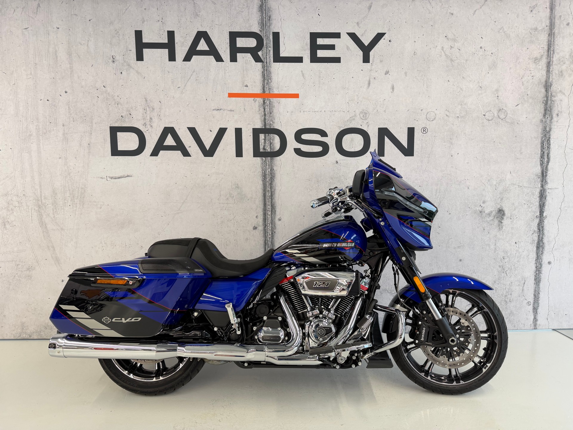HARLEY-DAVIDSON FLHXSE Street Glide CVO 121