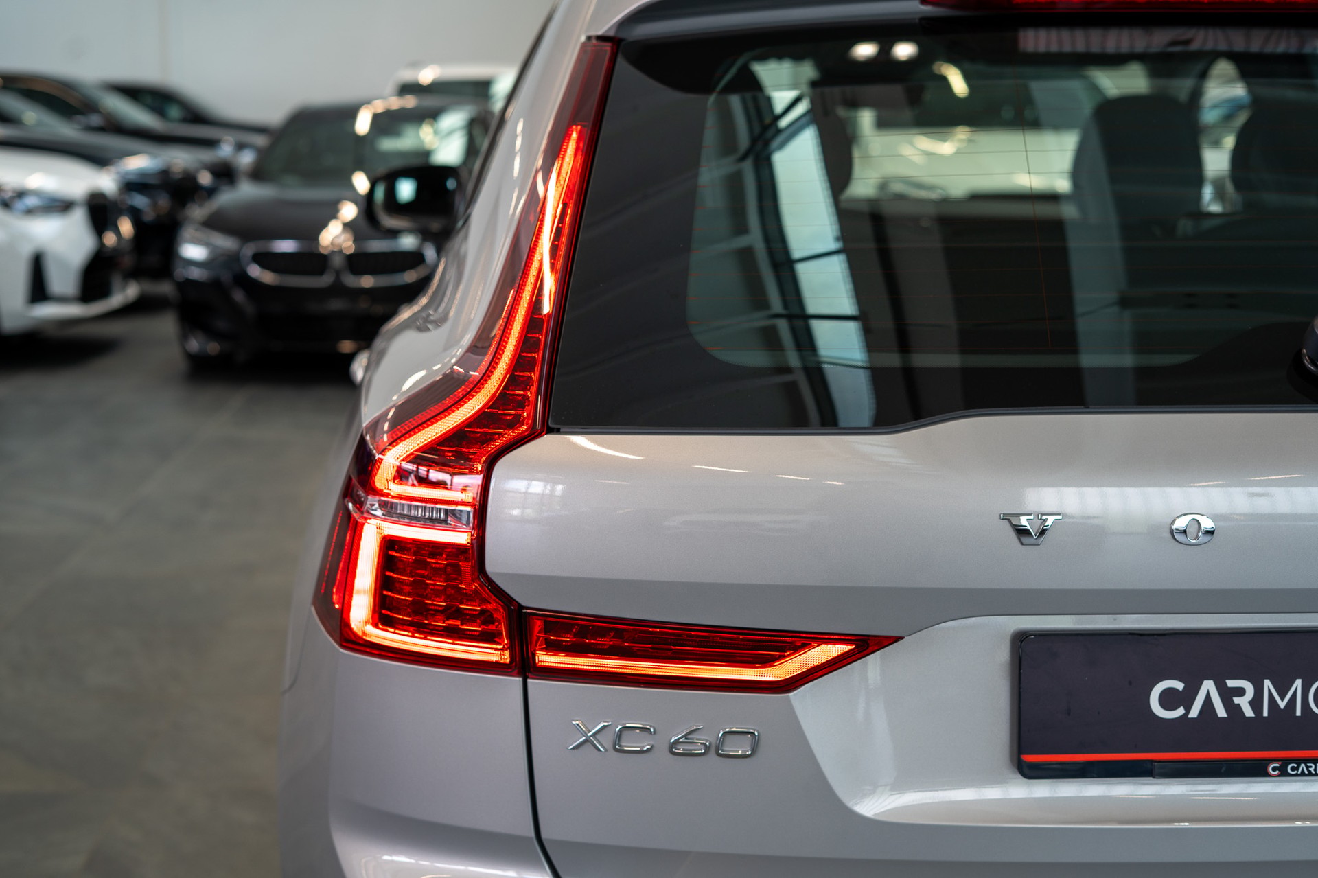 VOLVO XC60 2.0 T8 TE Ultra Dark eAWD / Panorama / HeadUp / Harman/Kardon-image-5