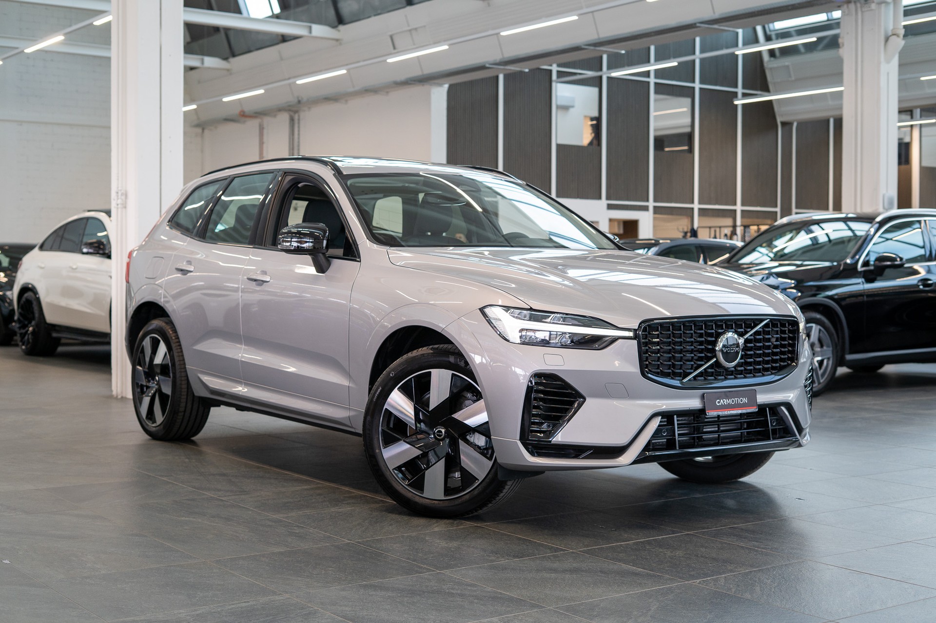 VOLVO XC60 2.0 T8 TE Ultra Dark eAWD / Panorama / HeadUp / Harman/Kardon-showroom-element-2