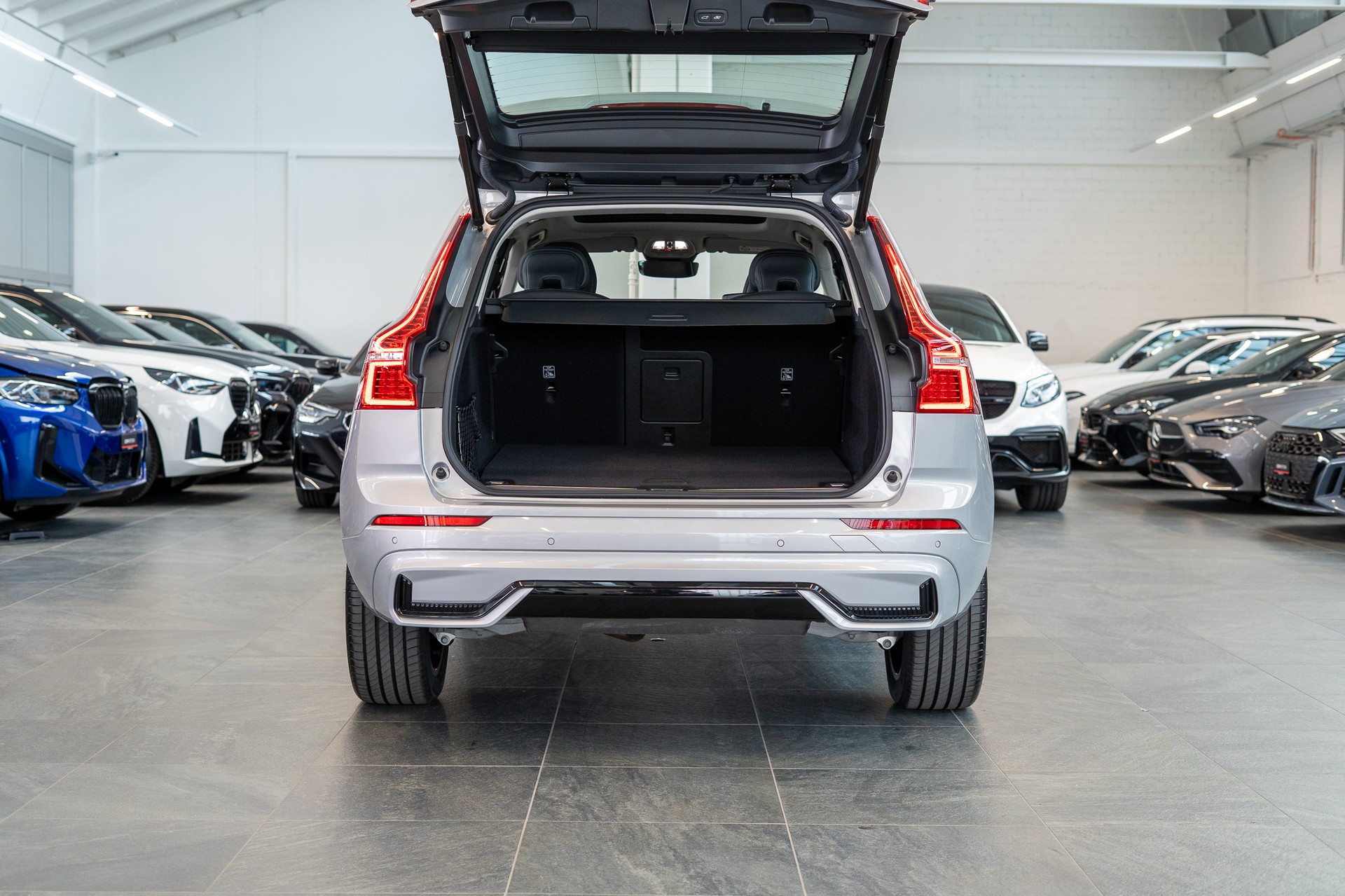 VOLVO XC60 2.0 T8 TE Ultra Dark eAWD / Panorama / HeadUp / Harman/Kardon-image-6
