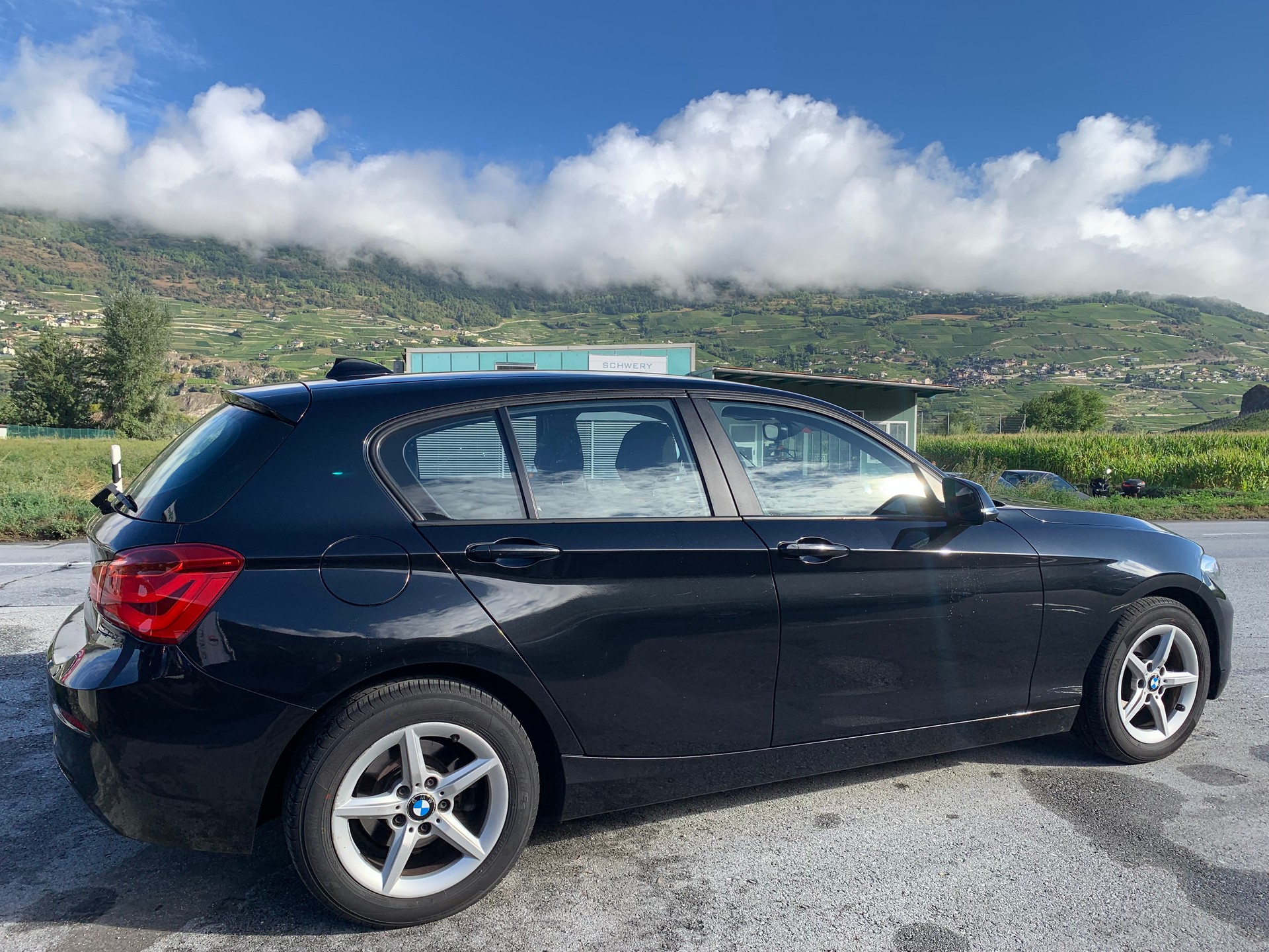 BMW 118d xDrive-showroom-element-3