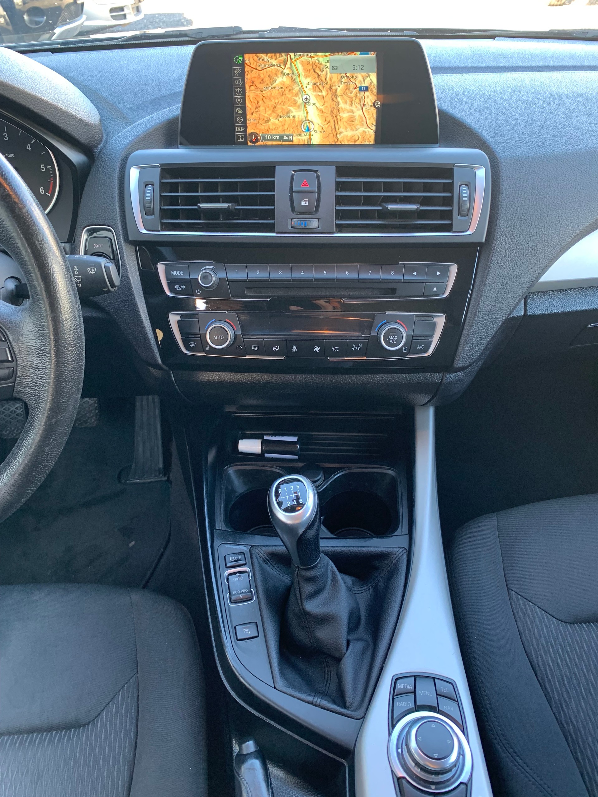 BMW 118d xDrive-image-18