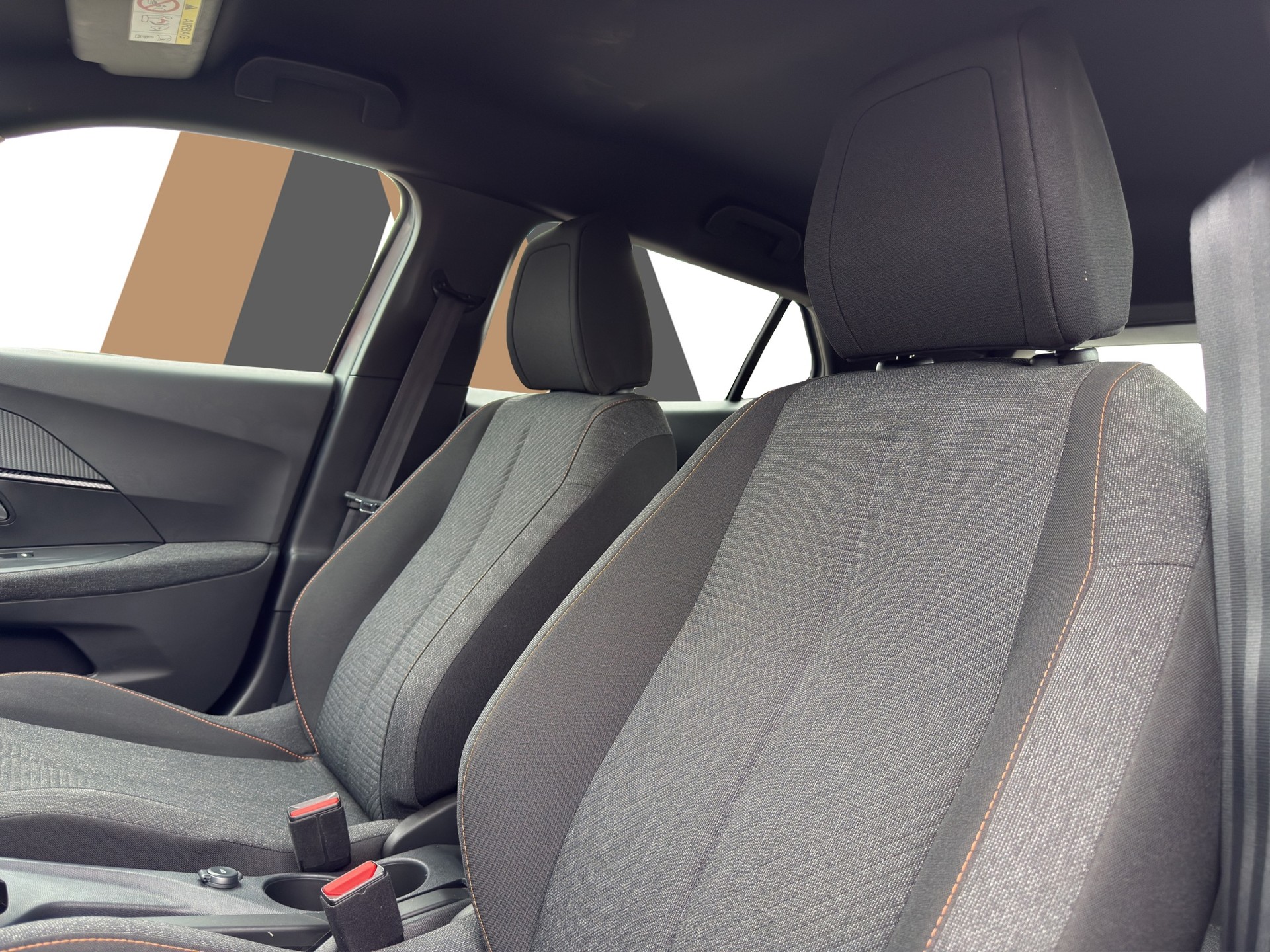 PEUGEOT 2008 1.2 Hybrid 145 Style-image-26