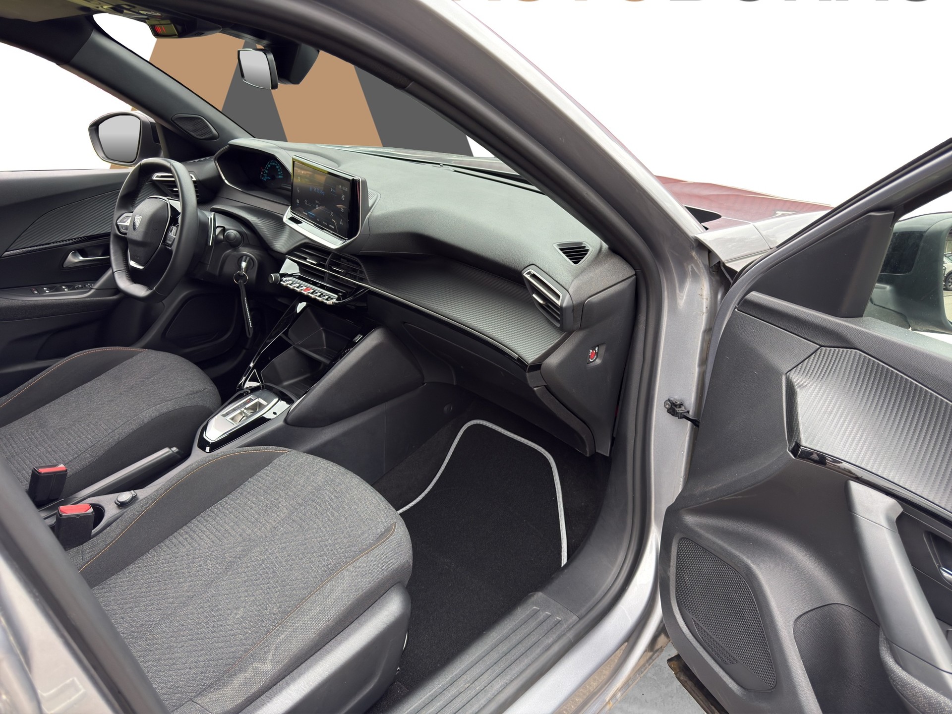 PEUGEOT 2008 1.2 Hybrid 145 Style-image-13