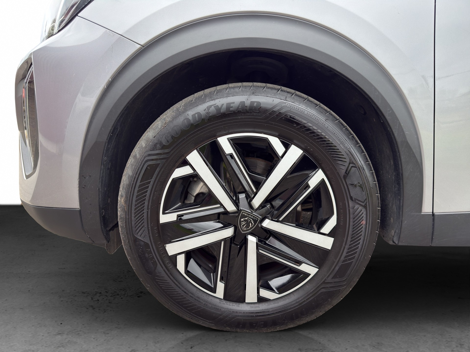 PEUGEOT 2008 1.2 Hybrid 145 Style-image-24
