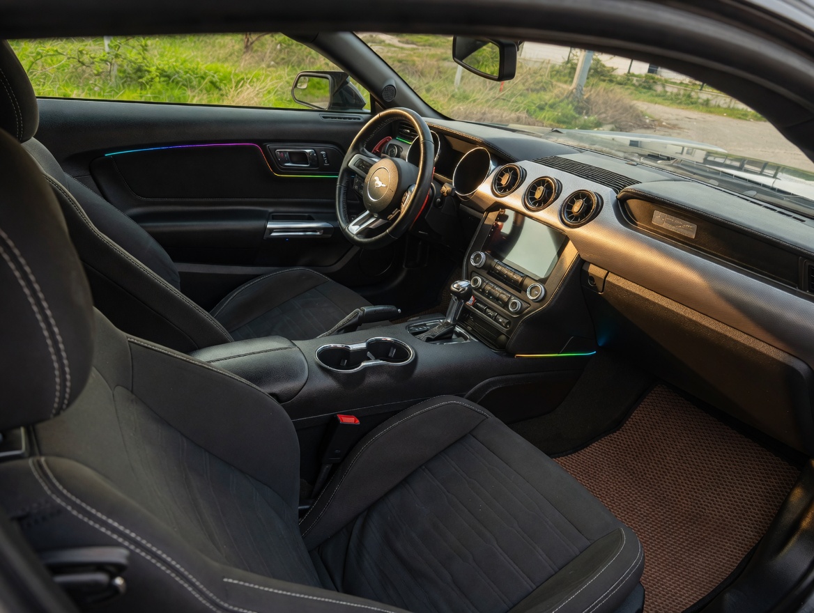 FORD Mustang Fastback 2.3 Automat-image-5