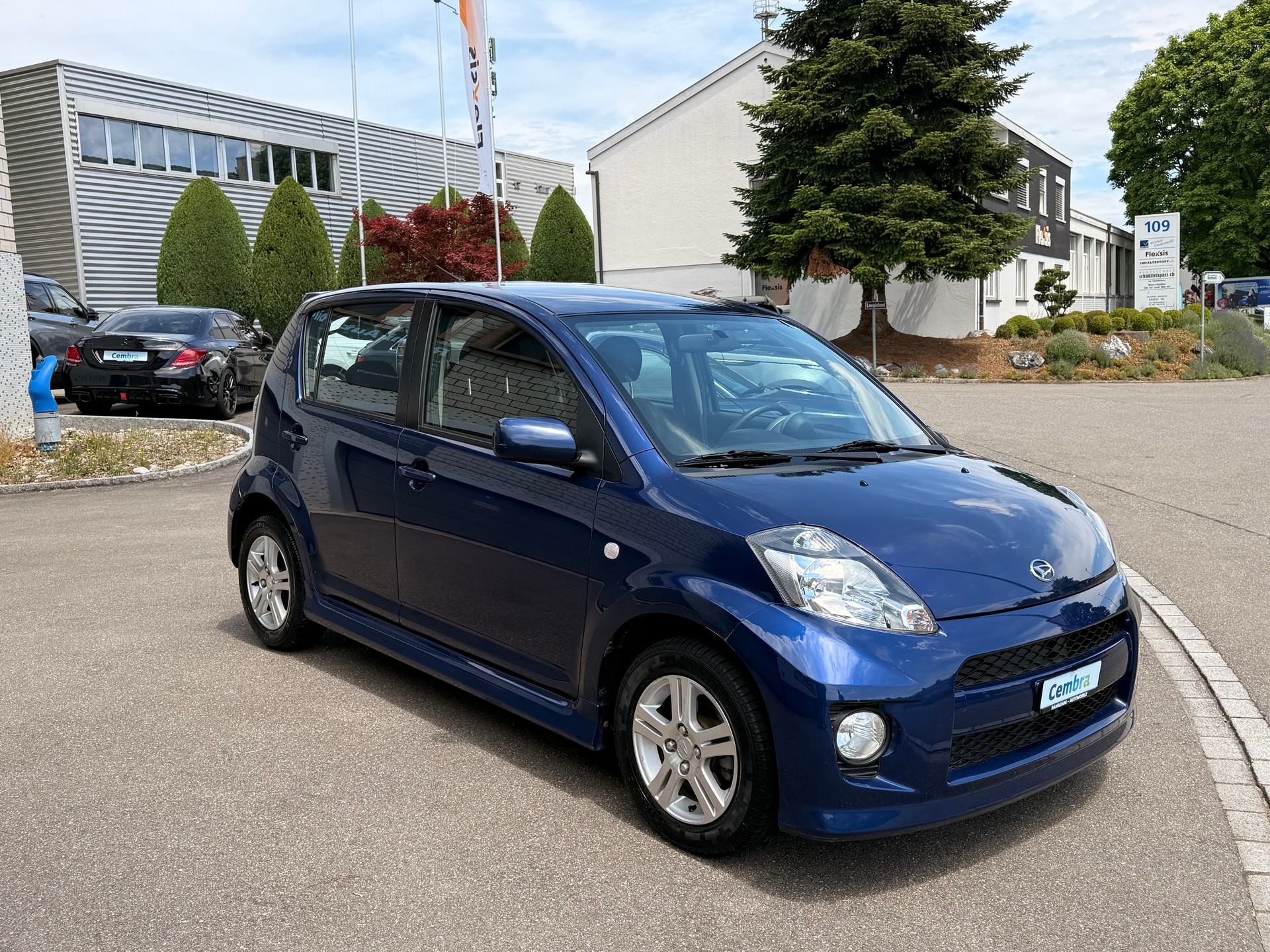 DAIHATSU Sirion 1.3-showroom-element-1