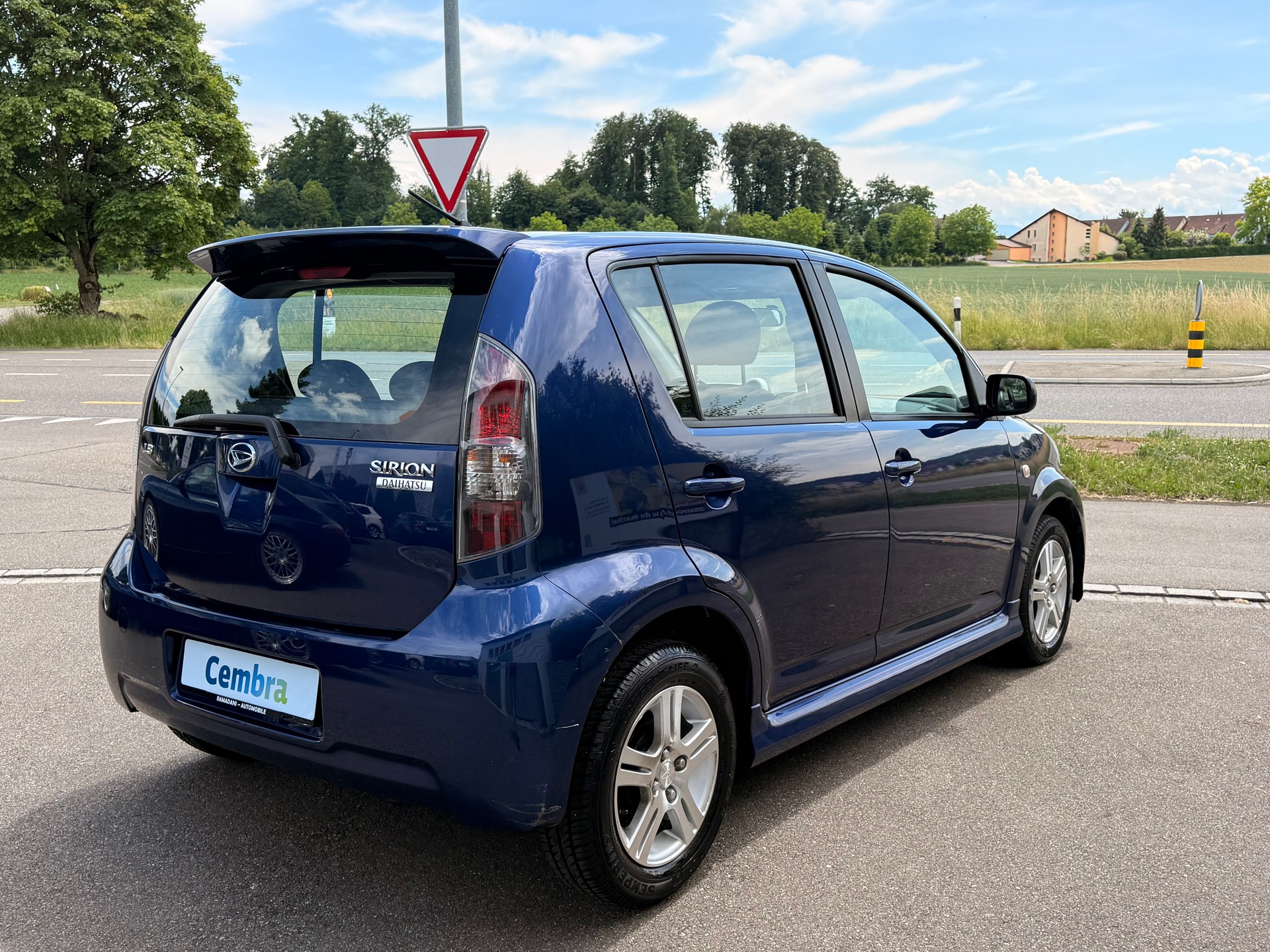 DAIHATSU Sirion 1.3-showroom-element-2