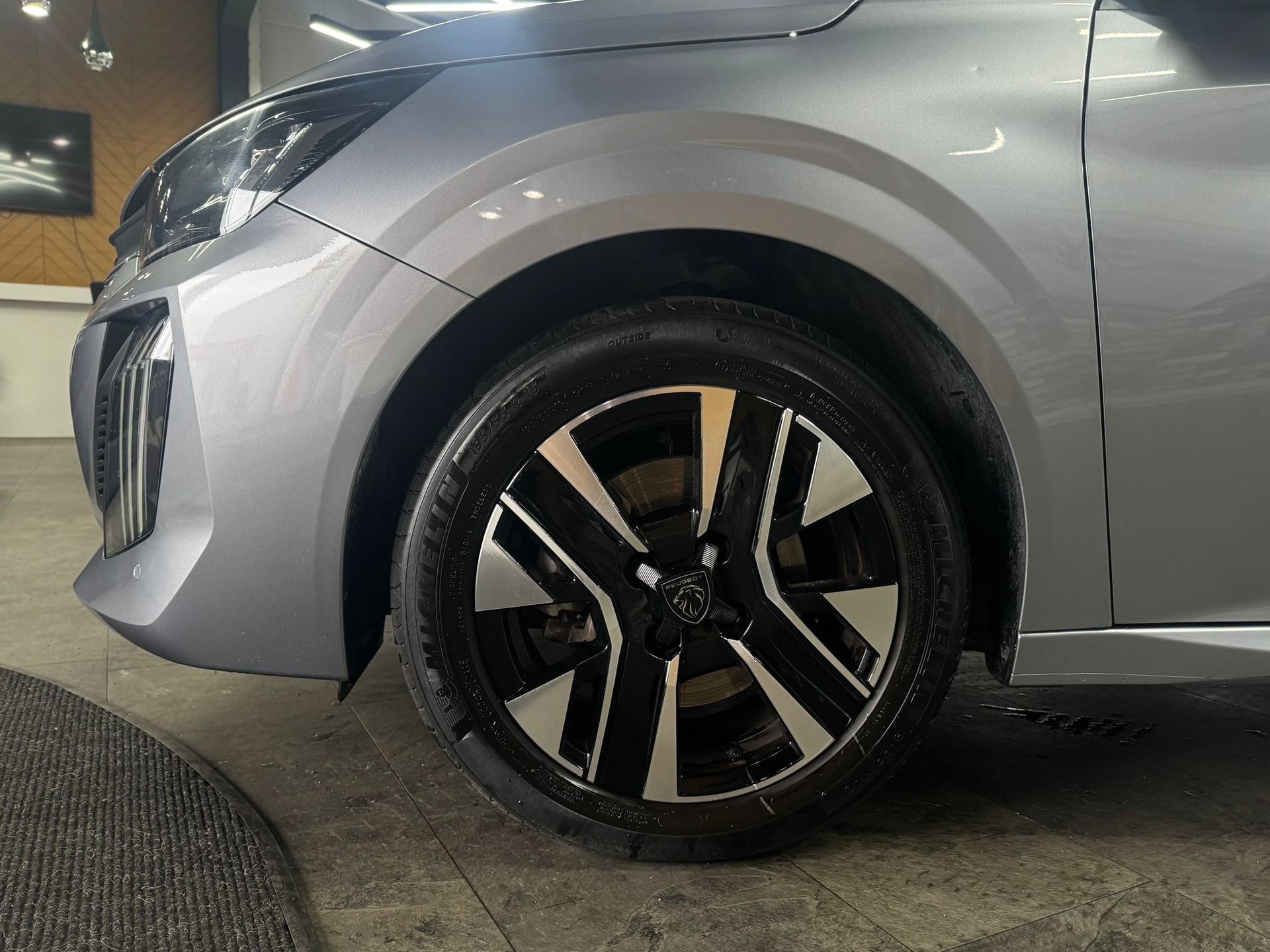 PEUGEOT 208 1.2 MHEV 110 Active-image-7