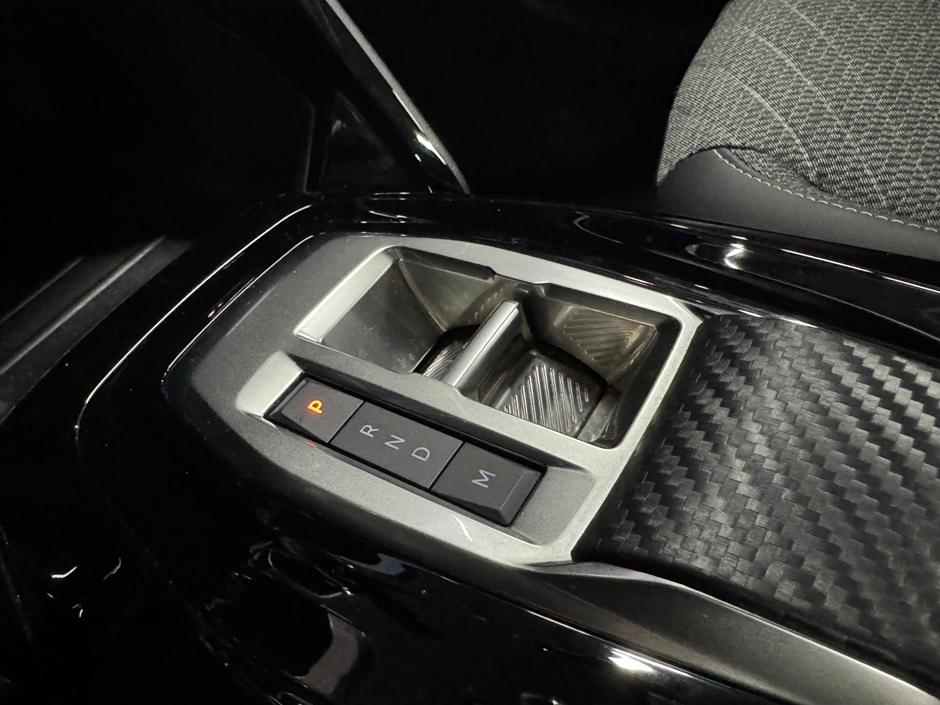 PEUGEOT 208 1.2 MHEV 110 Active-image-11