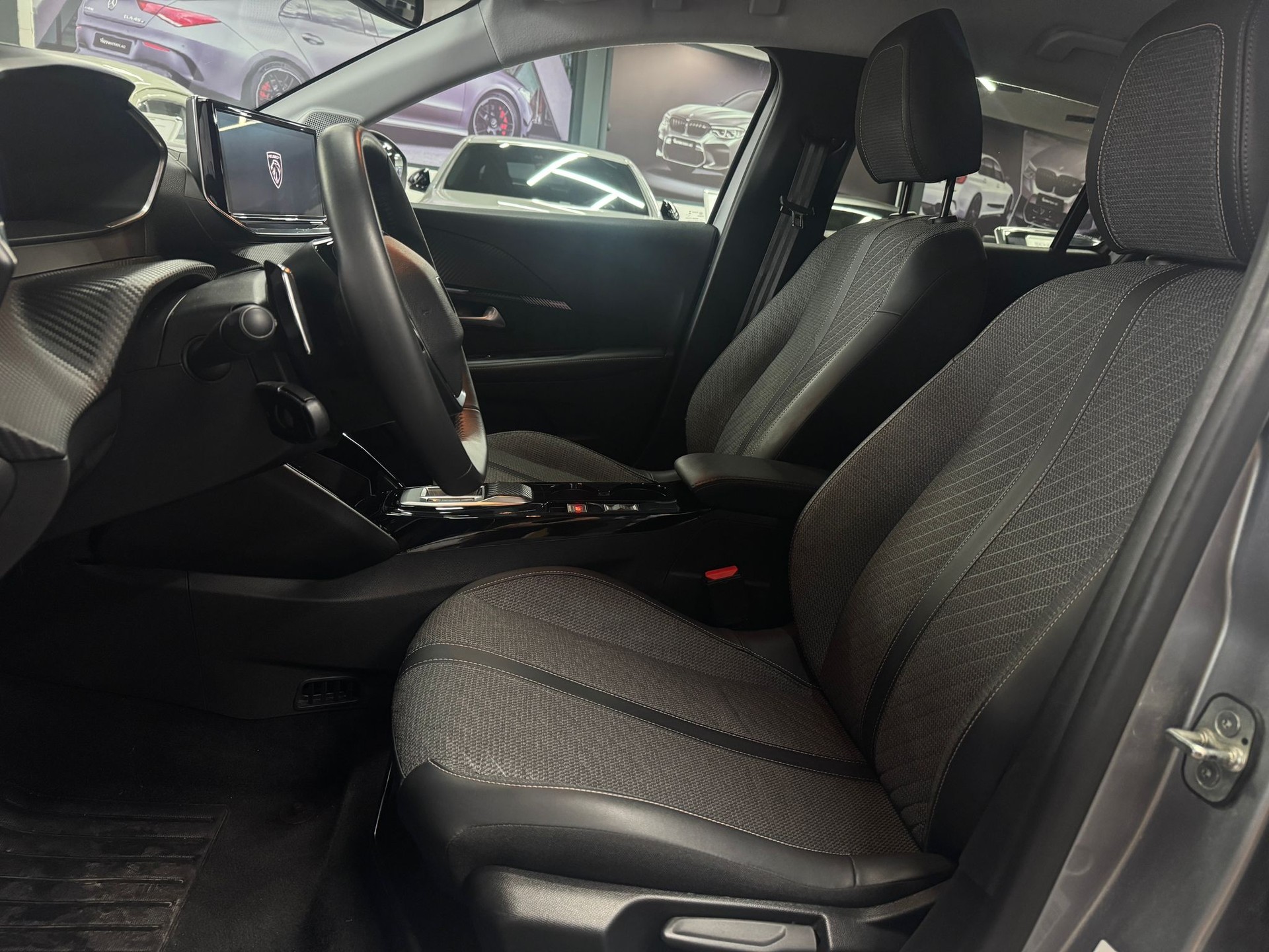 PEUGEOT 208 1.2 MHEV 110 Active-image-13