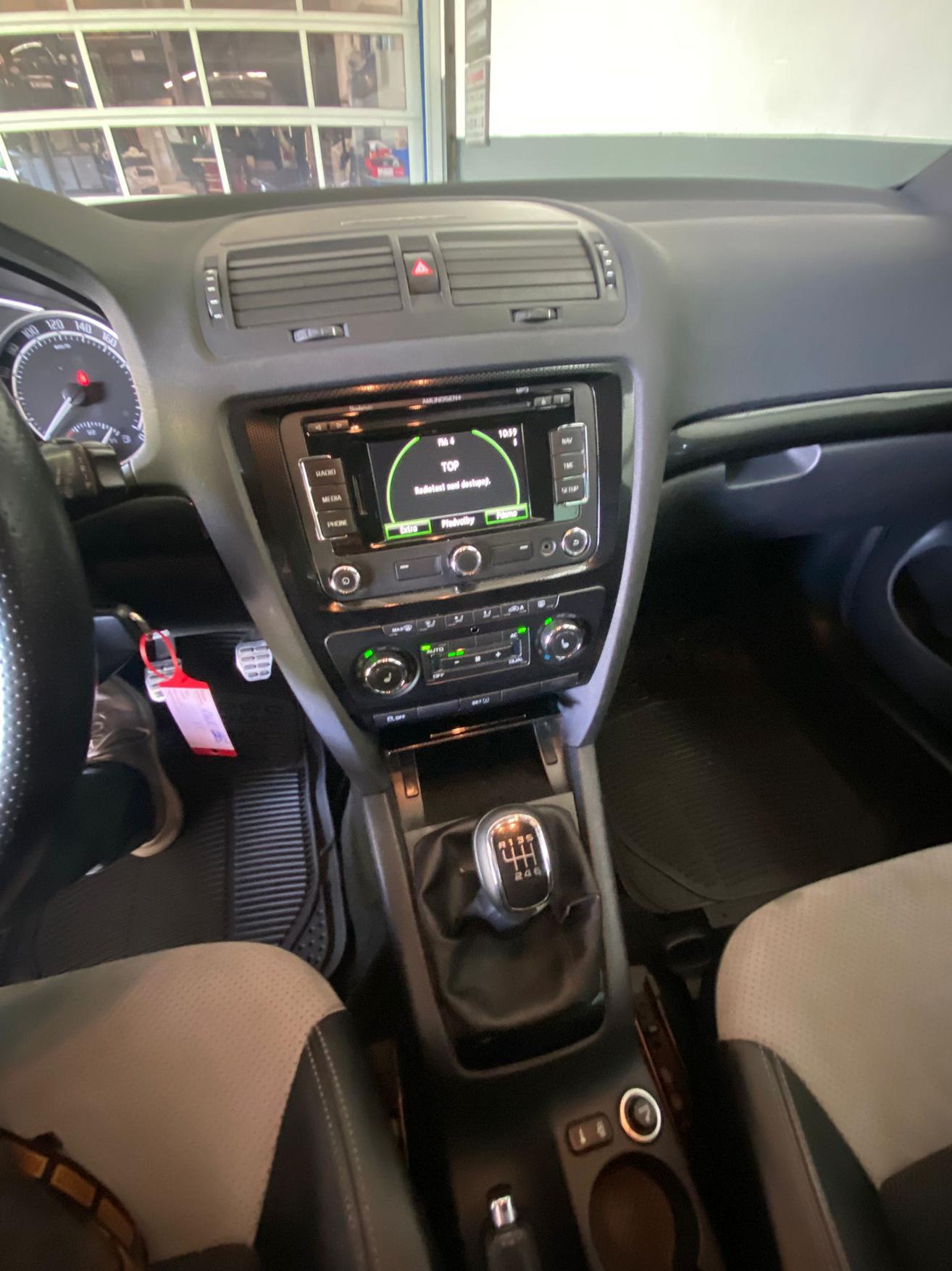 SKODA Octavia Combi 2.0 TDI RS-image-9