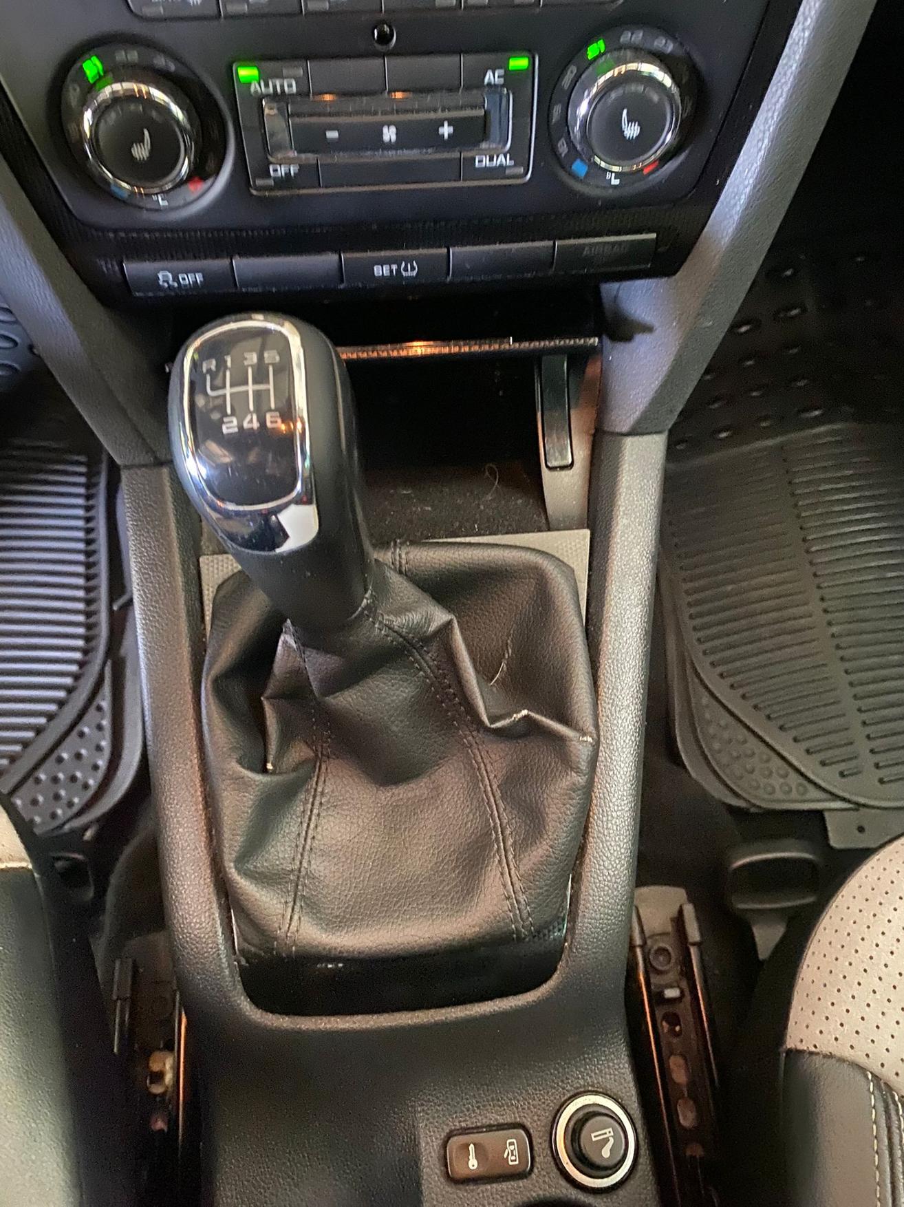 SKODA Octavia Combi 2.0 TDI RS-image-10