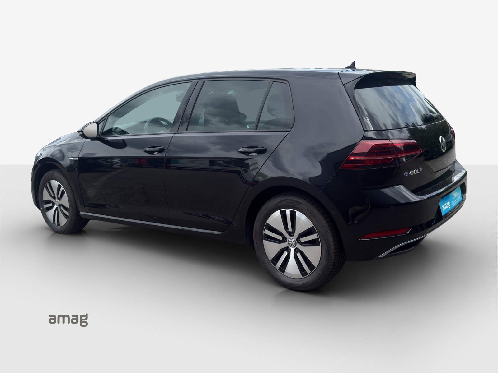 VW e-Golf-showroom-element-2