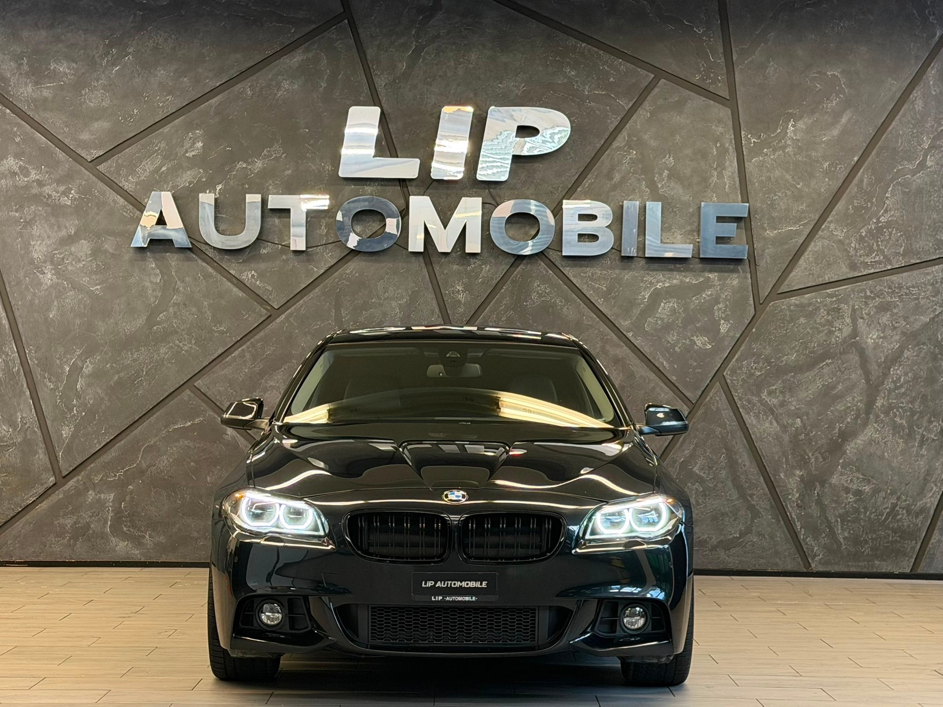 BMW 528i xDrive Steptronic-showroom-element-1