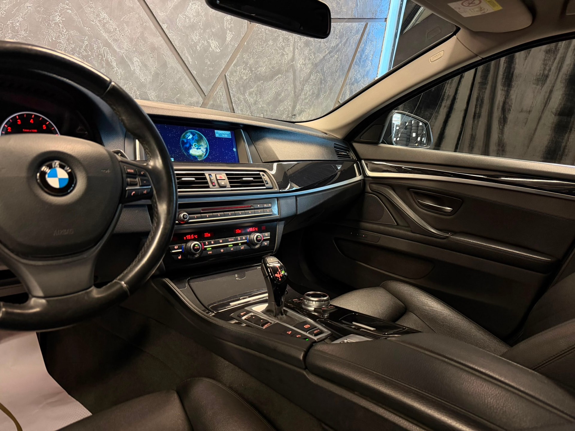 BMW 528i xDrive Steptronic-image-9