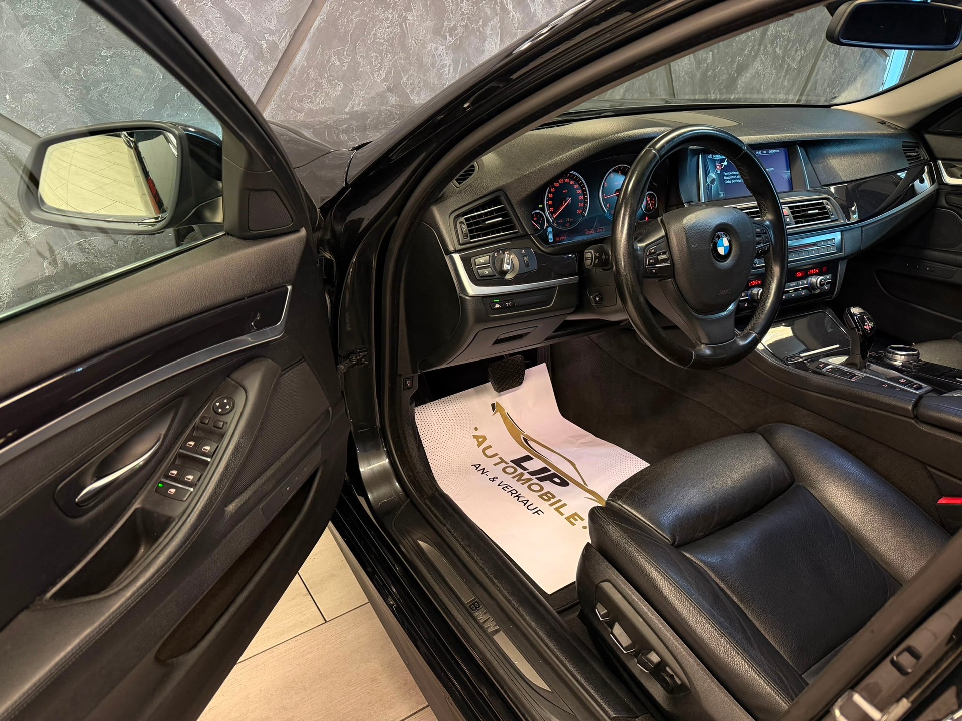 BMW 528i xDrive Steptronic-image-10