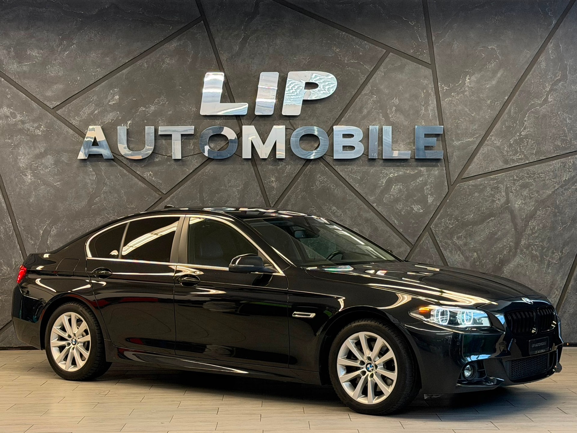 BMW 528i xDrive Steptronic-showroom-element-2