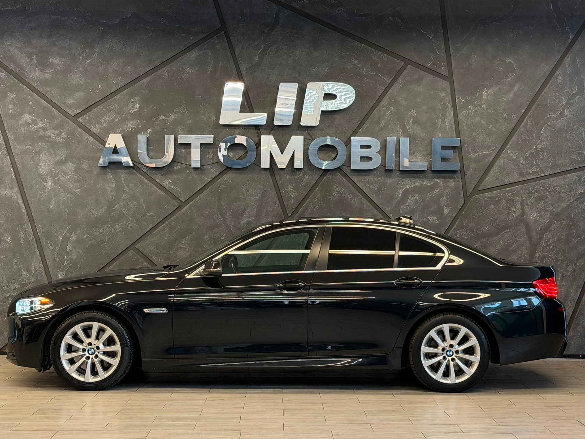 BMW 528i xDrive Steptronic-image-4