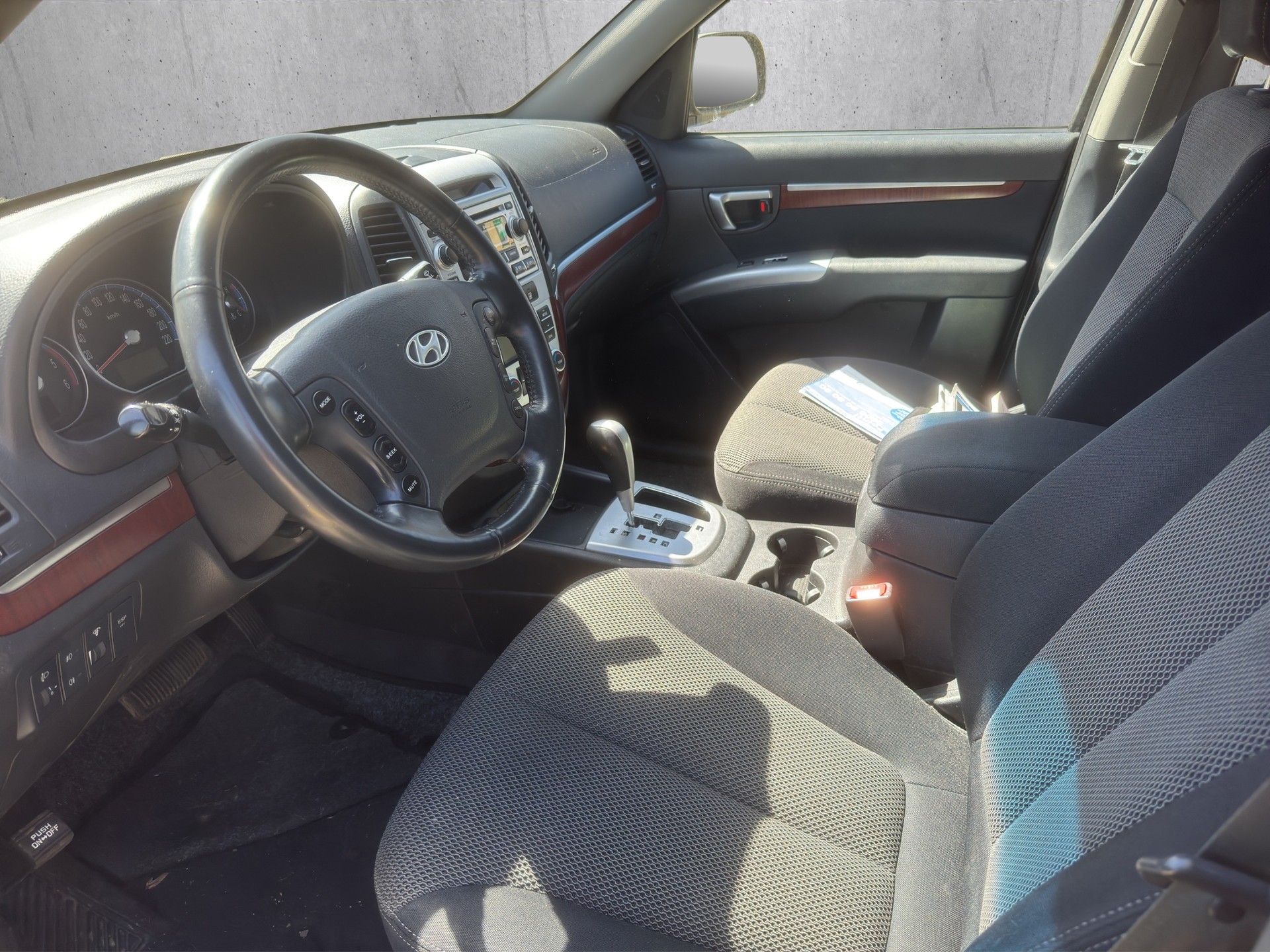 HYUNDAI Santa Fe 2.2 CRDi Premium 4WD Automatic-image-7