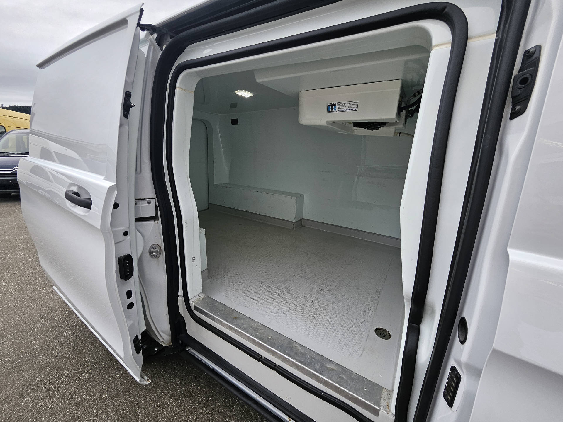 MERCEDES-BENZ Vito 114 Kaw. L 2.2 CDI * 4x4 * Standkühlung *-image-15