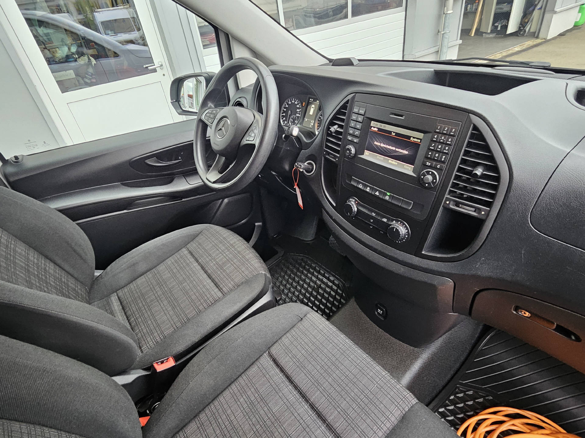 MERCEDES-BENZ Vito 114 Kaw. L 2.2 CDI * 4x4 * Standkühlung *-image-23