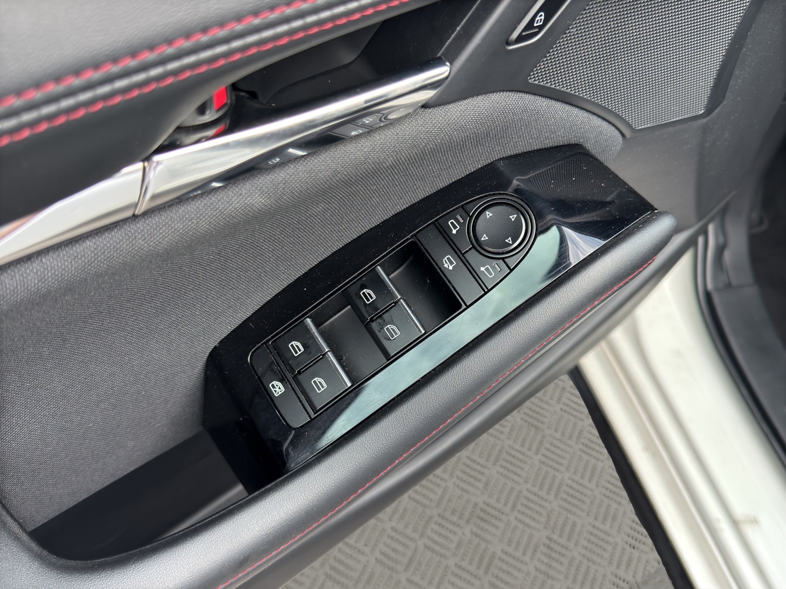 MAZDA 3 Hatchback SKYACTIV-X M Hybrid 186 Homura Automat-image-9