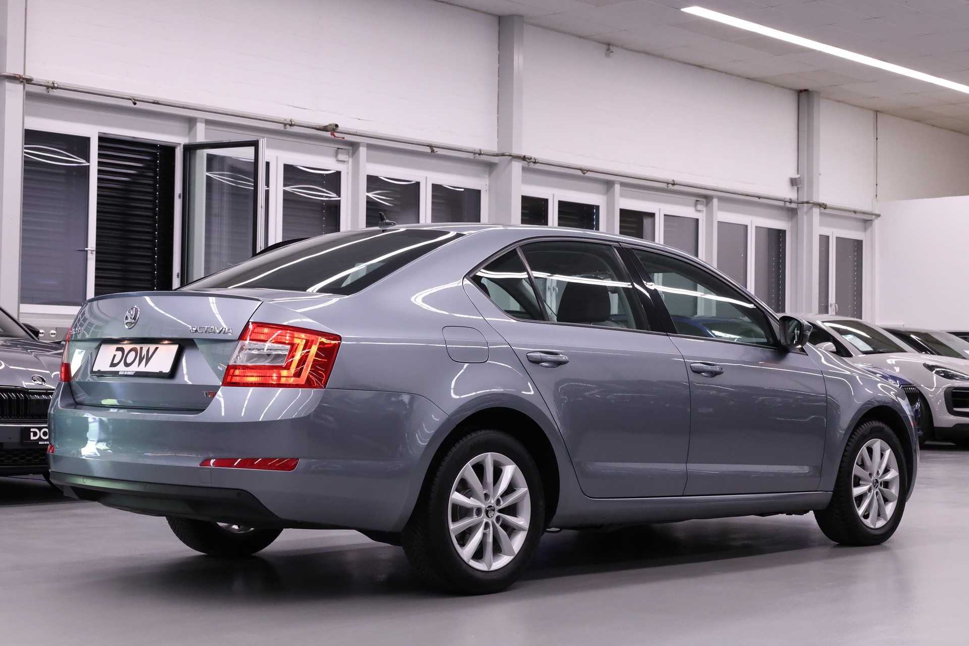 SKODA Octavia 1.8 TSI Elegance DSG-showroom-element-2
