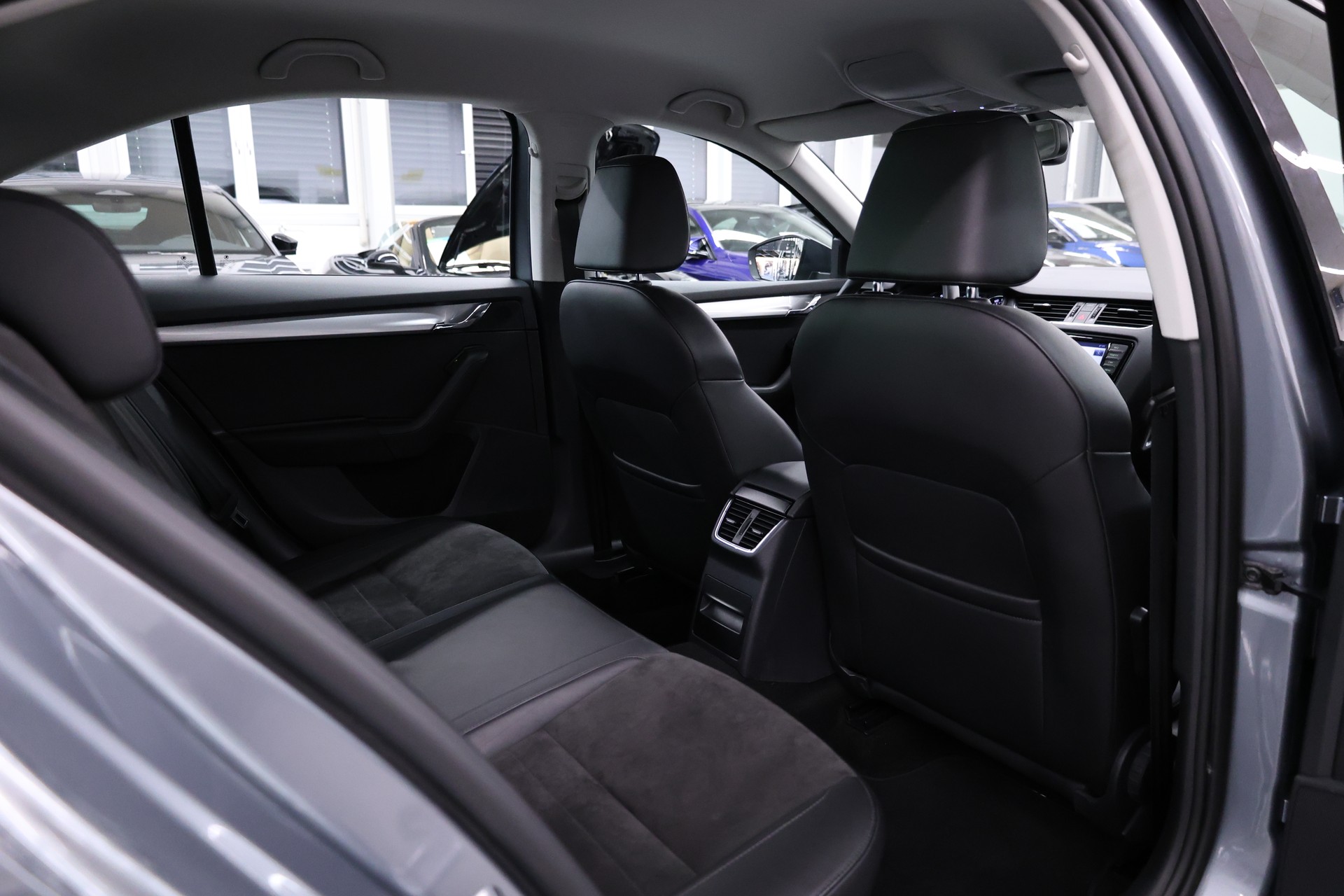 SKODA Octavia 1.8 TSI Elegance DSG-image-19