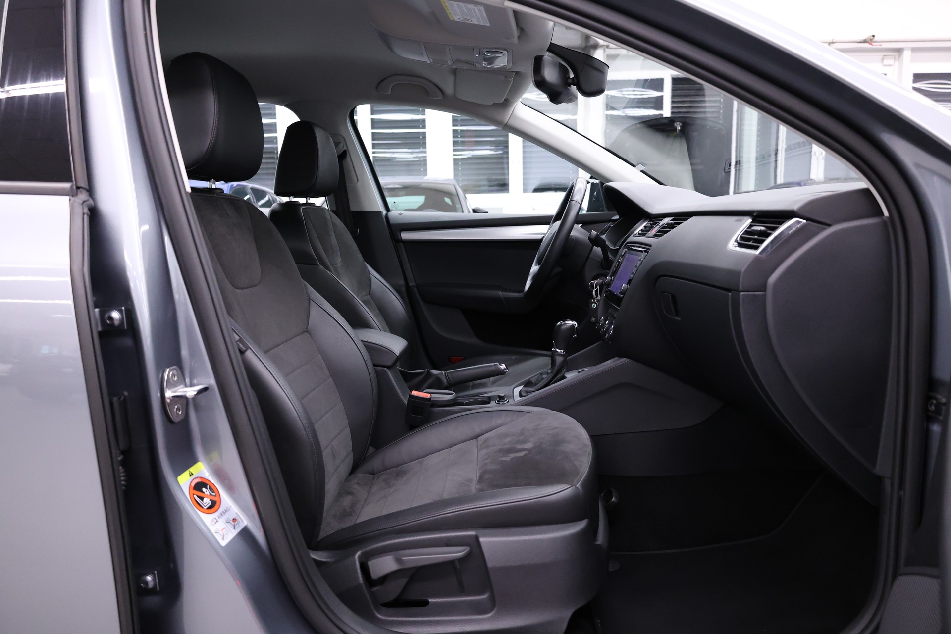 SKODA Octavia 1.8 TSI Elegance DSG-image-12