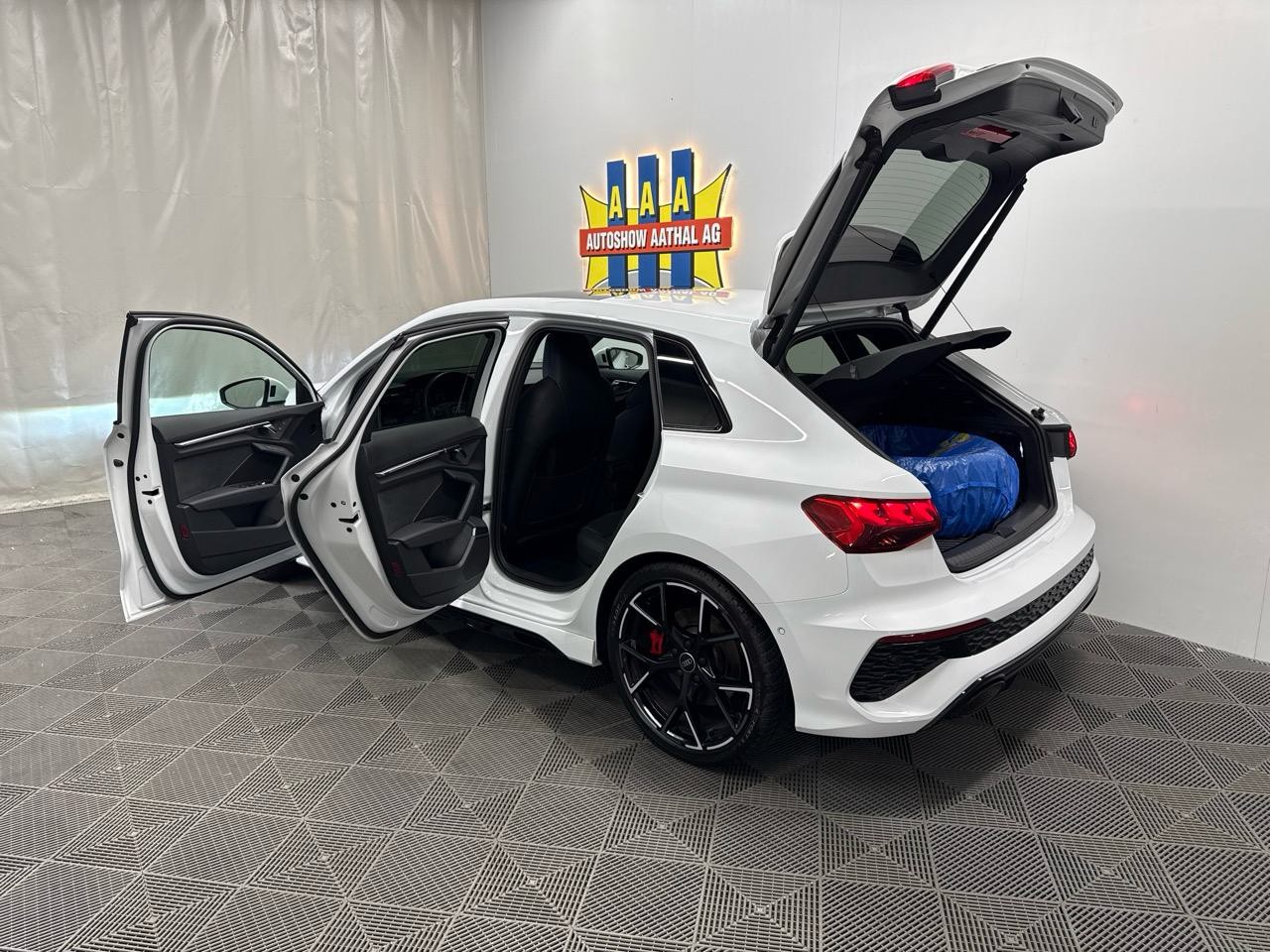 AUDI RS3 Sportback 2.5 TSI quattro S-tronic-image-15