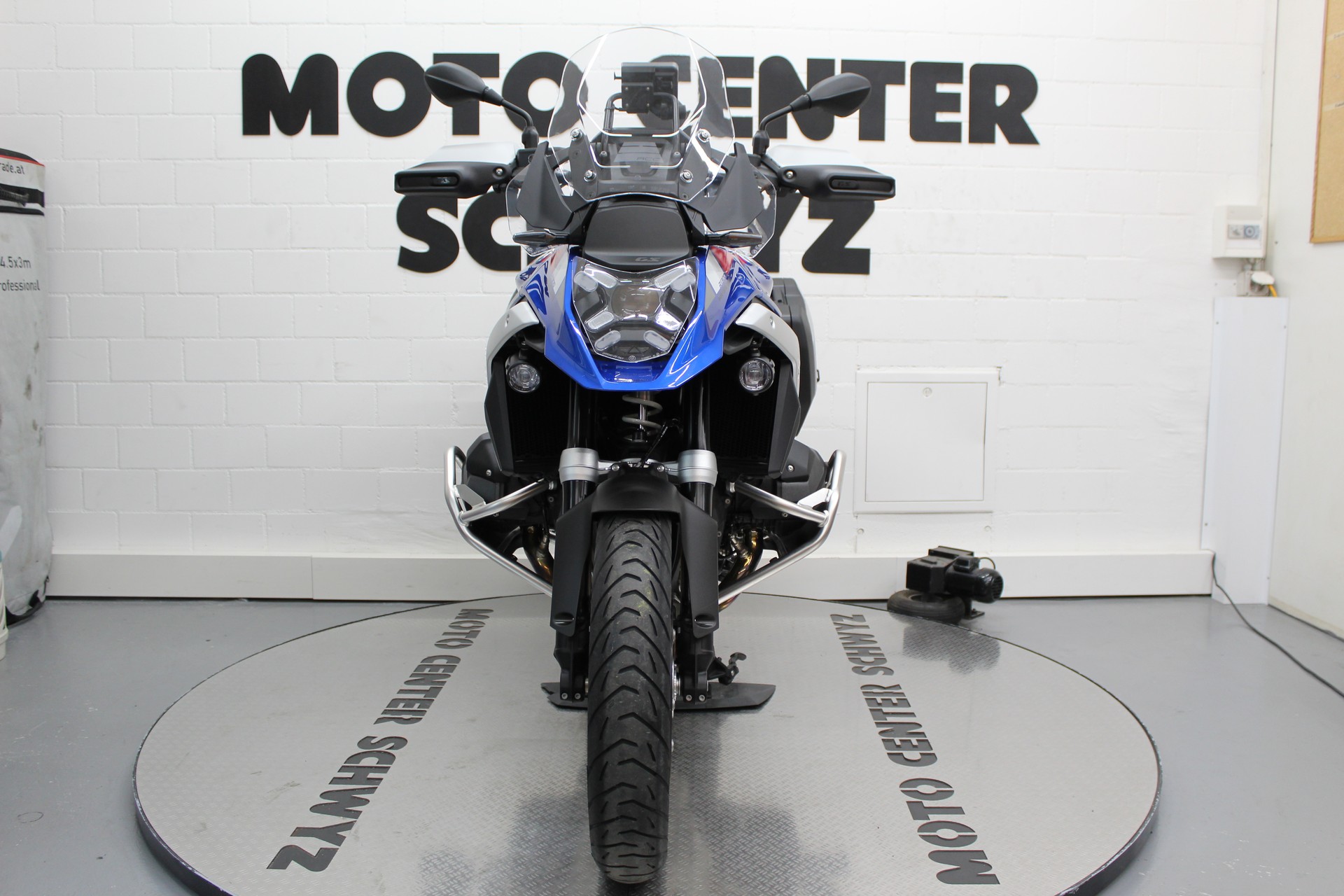BMW R 1300 GS-image-2