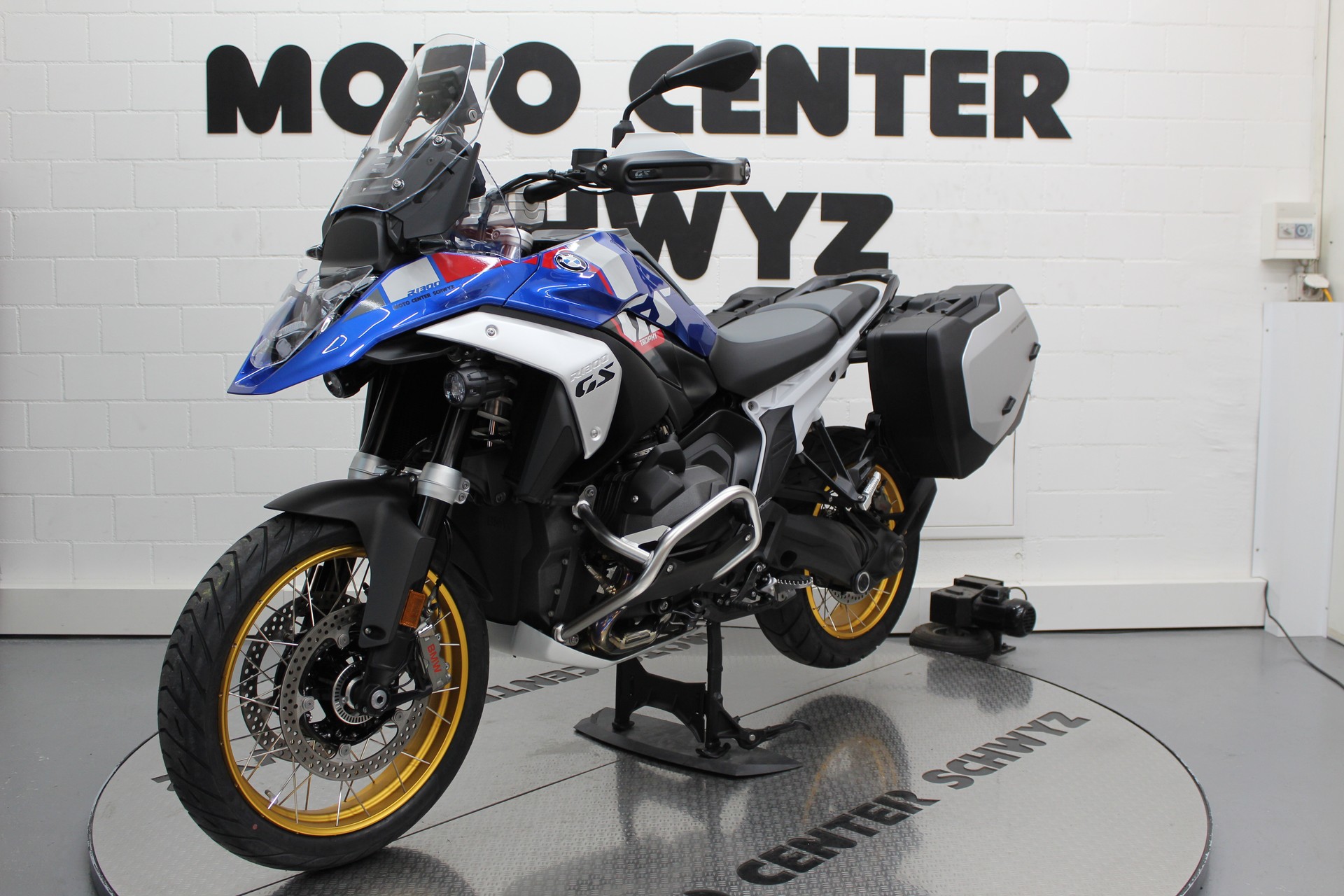 BMW R 1300 GS-image-3