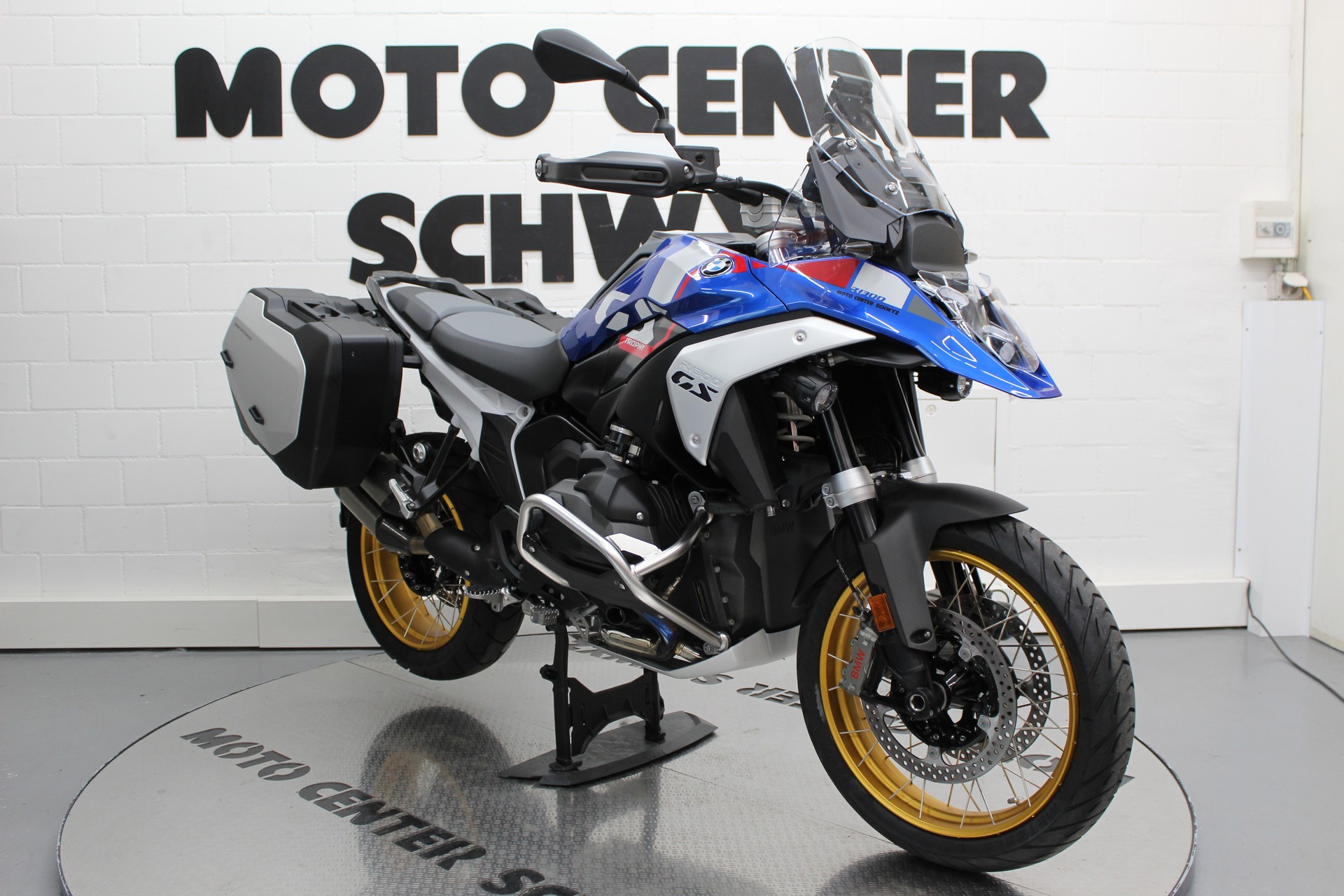 BMW R 1300 GS-image-1