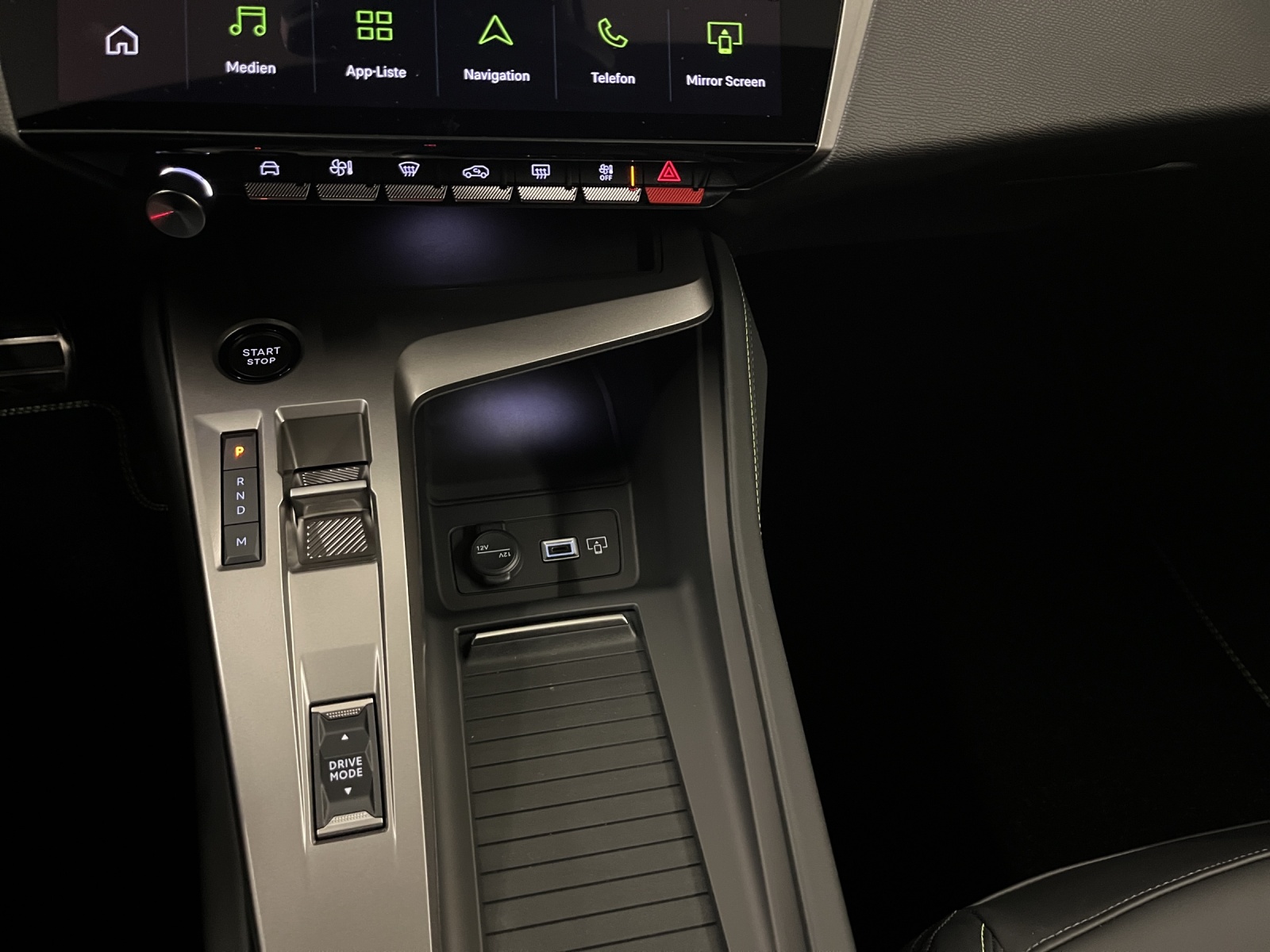 PEUGEOT 308 1.2 Hybrid GT-image-9
