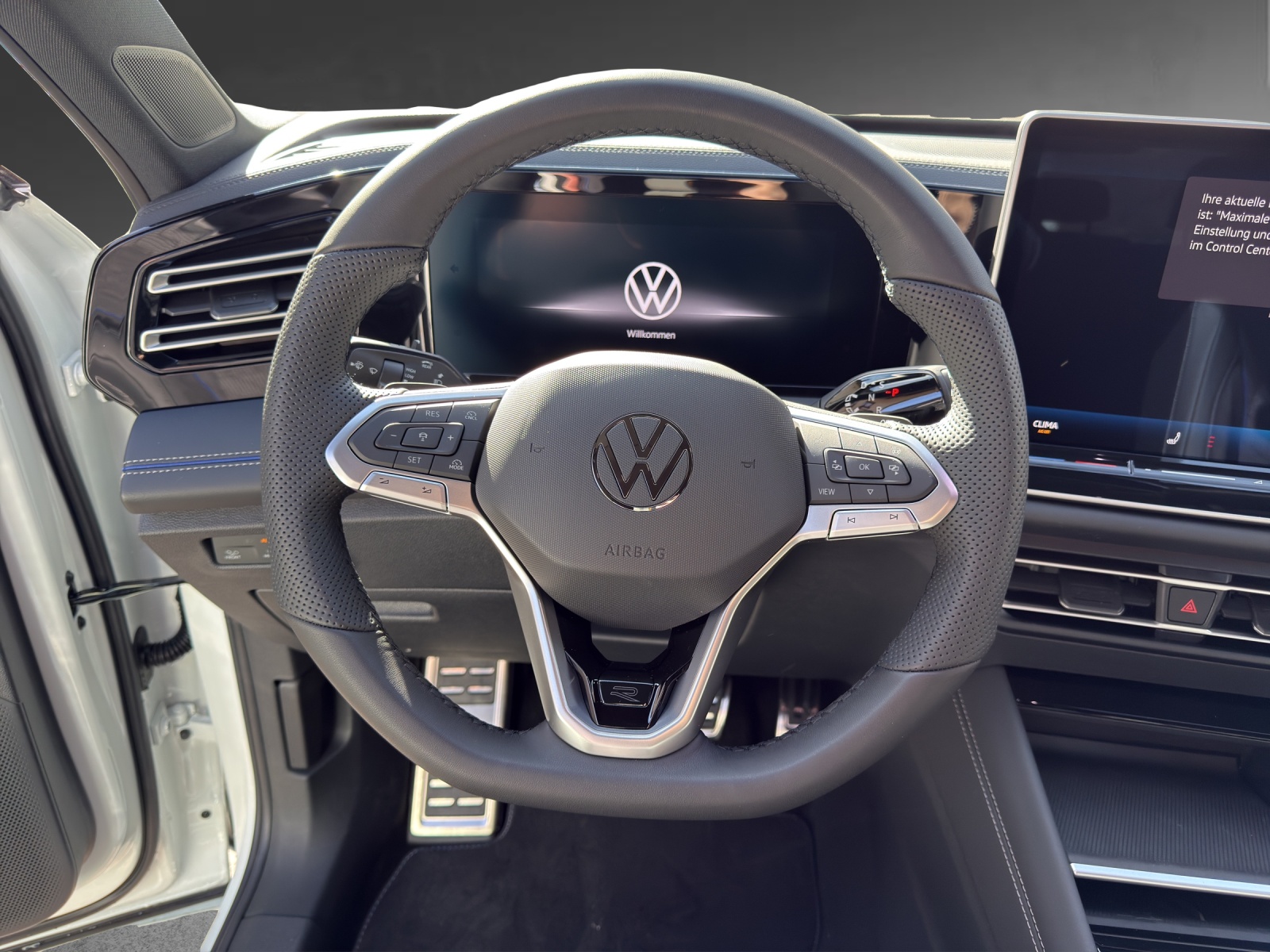 VW Tiguan 2.0 TSI DSG R-Line United 4Motion-image-8