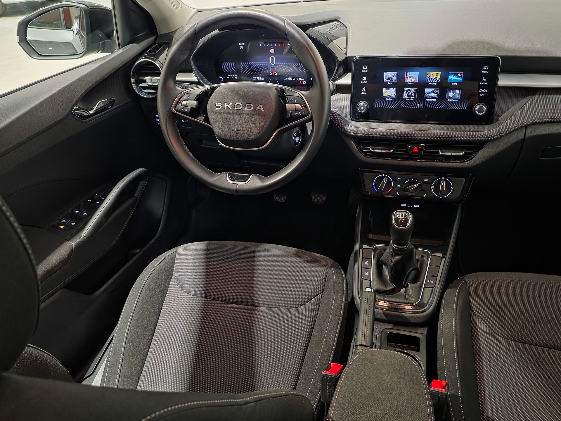 SKODA Fabia 1.0 Young Edition-image-5