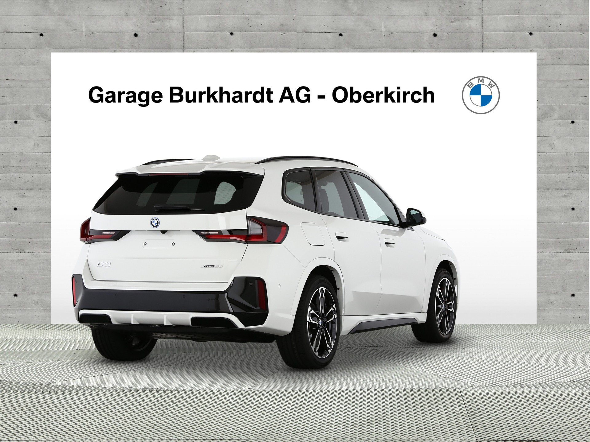 BMW iX1 xDrive 30 M Sport Pro-showroom-element-1