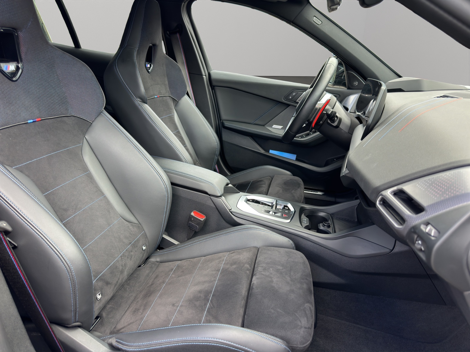 BMW M135 xDrive M Sport Pro * CH * Gratis Service *-image-13