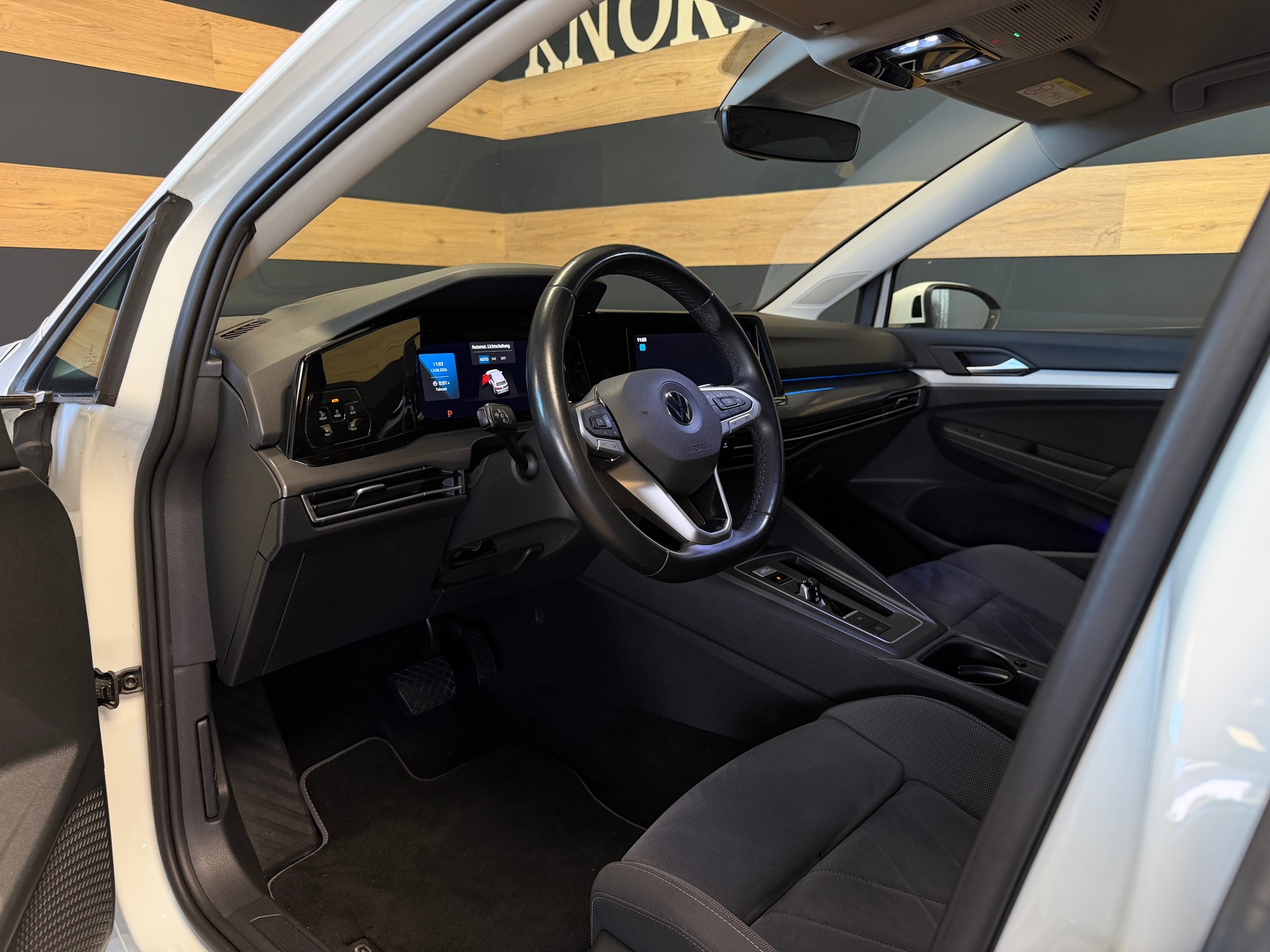 VW Golf 1.5 eTSI mHEV ACT Style DSG-image-17