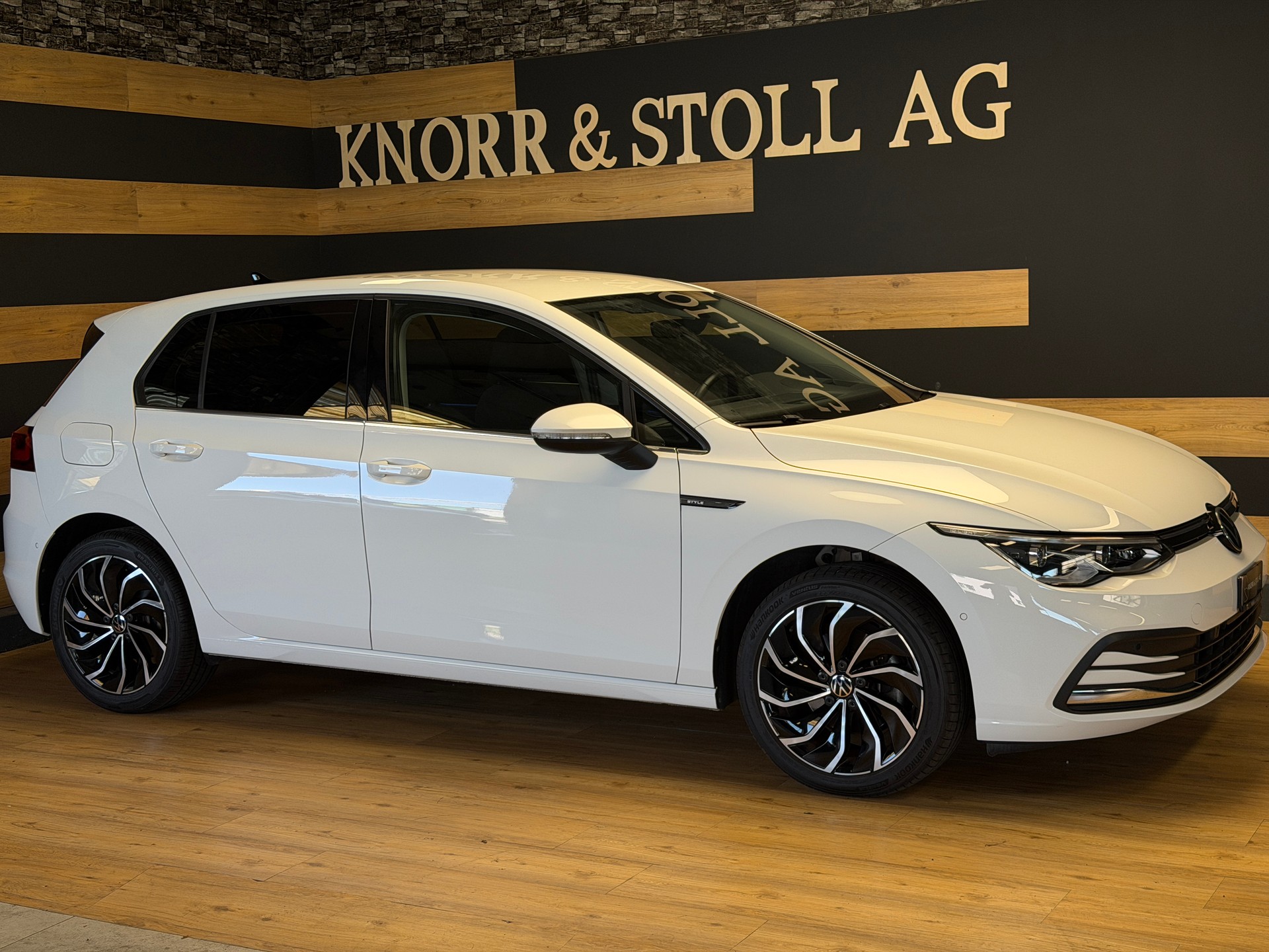 VW Golf 1.5 eTSI mHEV ACT Style DSG-showroom-element-3