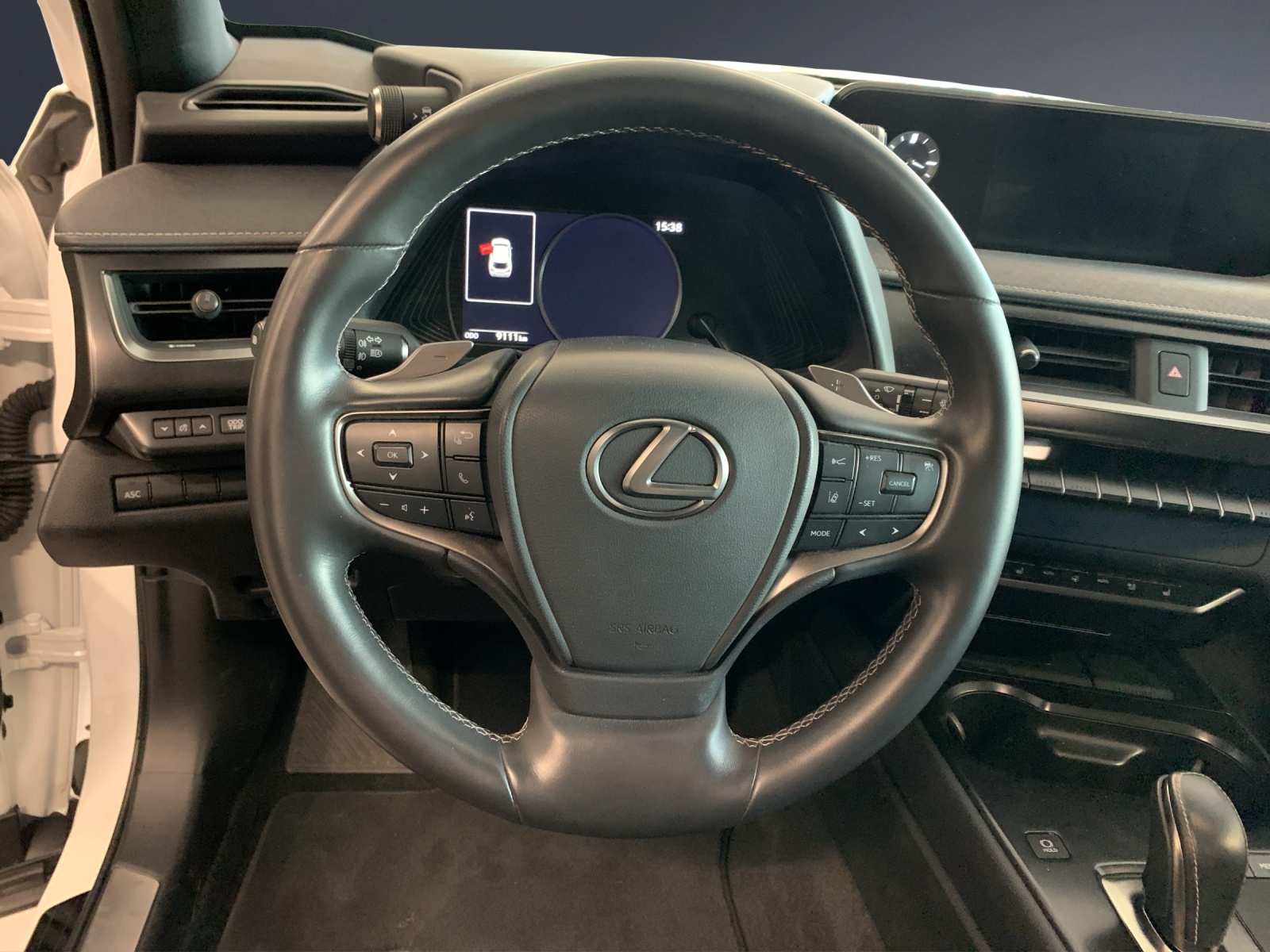 LEXUS UX 300e Impression-image-8