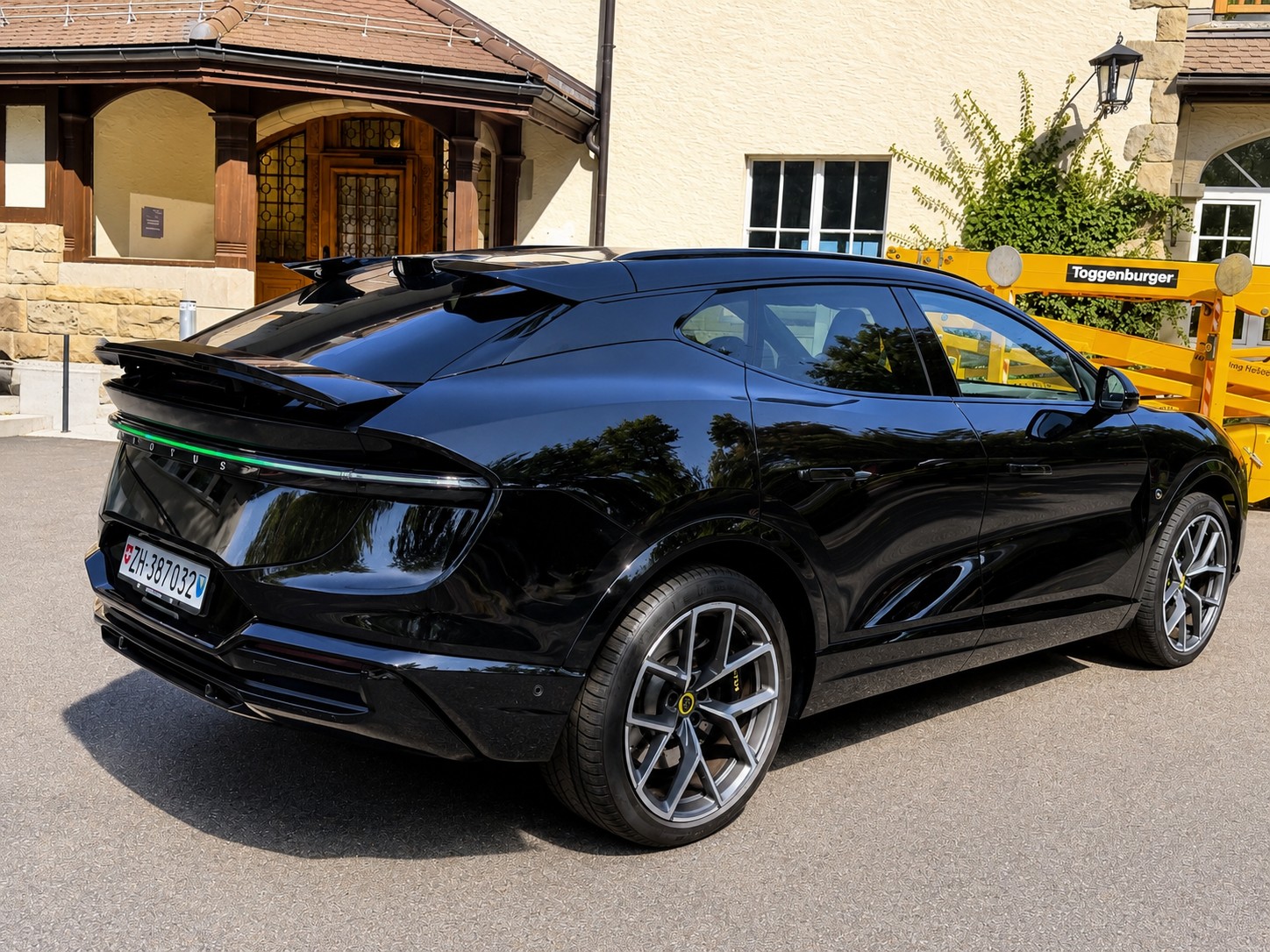 LOTUS Eletre S-image-3