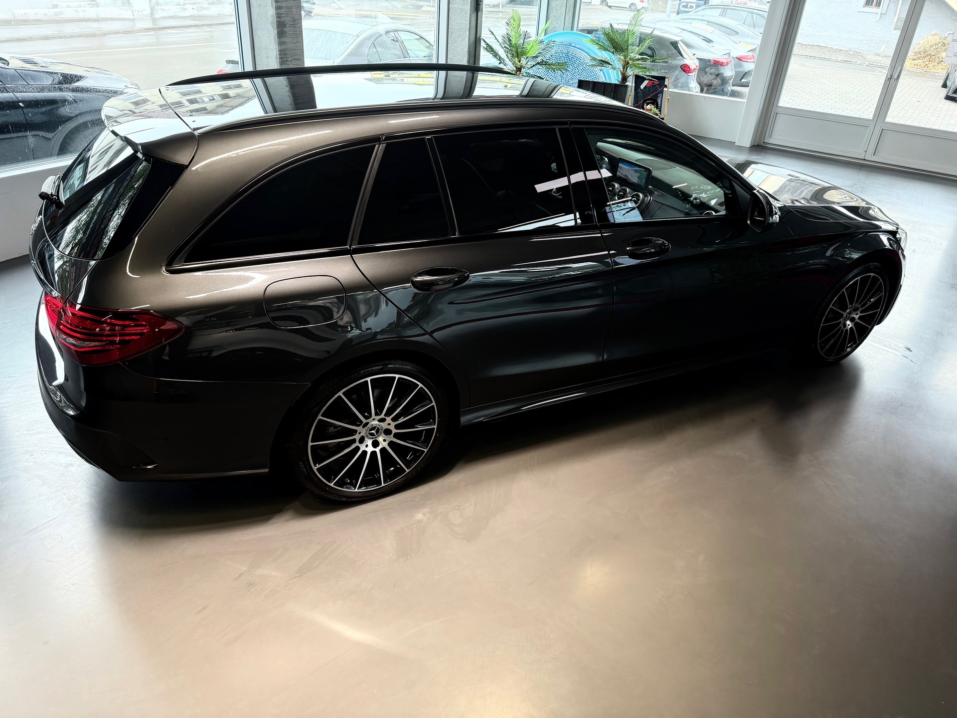 MERCEDES-BENZ C 220 d AMG Line 4Matic 9G-Tronic-showroom-element-3
