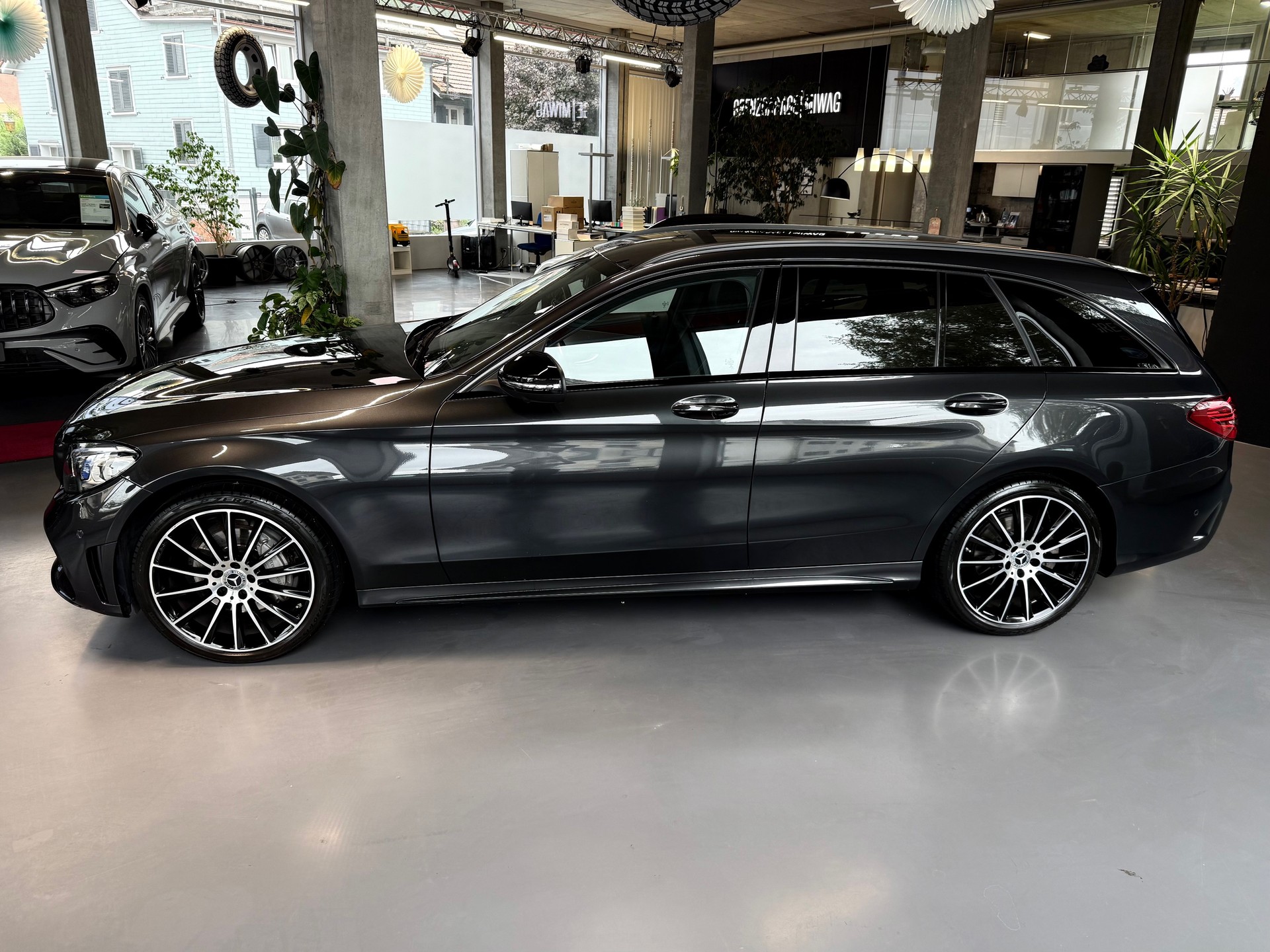 MERCEDES-BENZ C 220 d AMG Line 4Matic 9G-Tronic-showroom-element-2