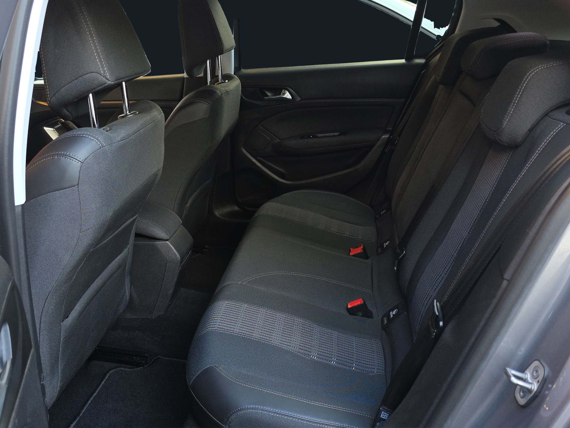 PEUGEOT 308 1.2 Pure Tech Active EAT6-image-10