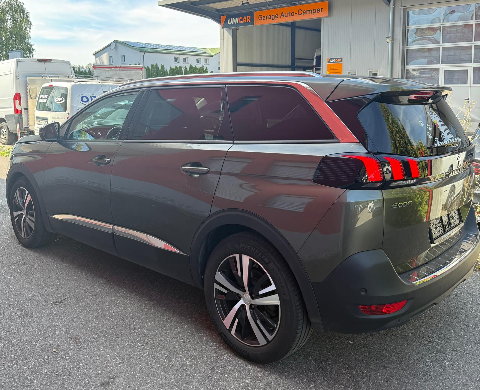 PEUGEOT 5008 1.5 BlueHDi Allure EAT-image-3