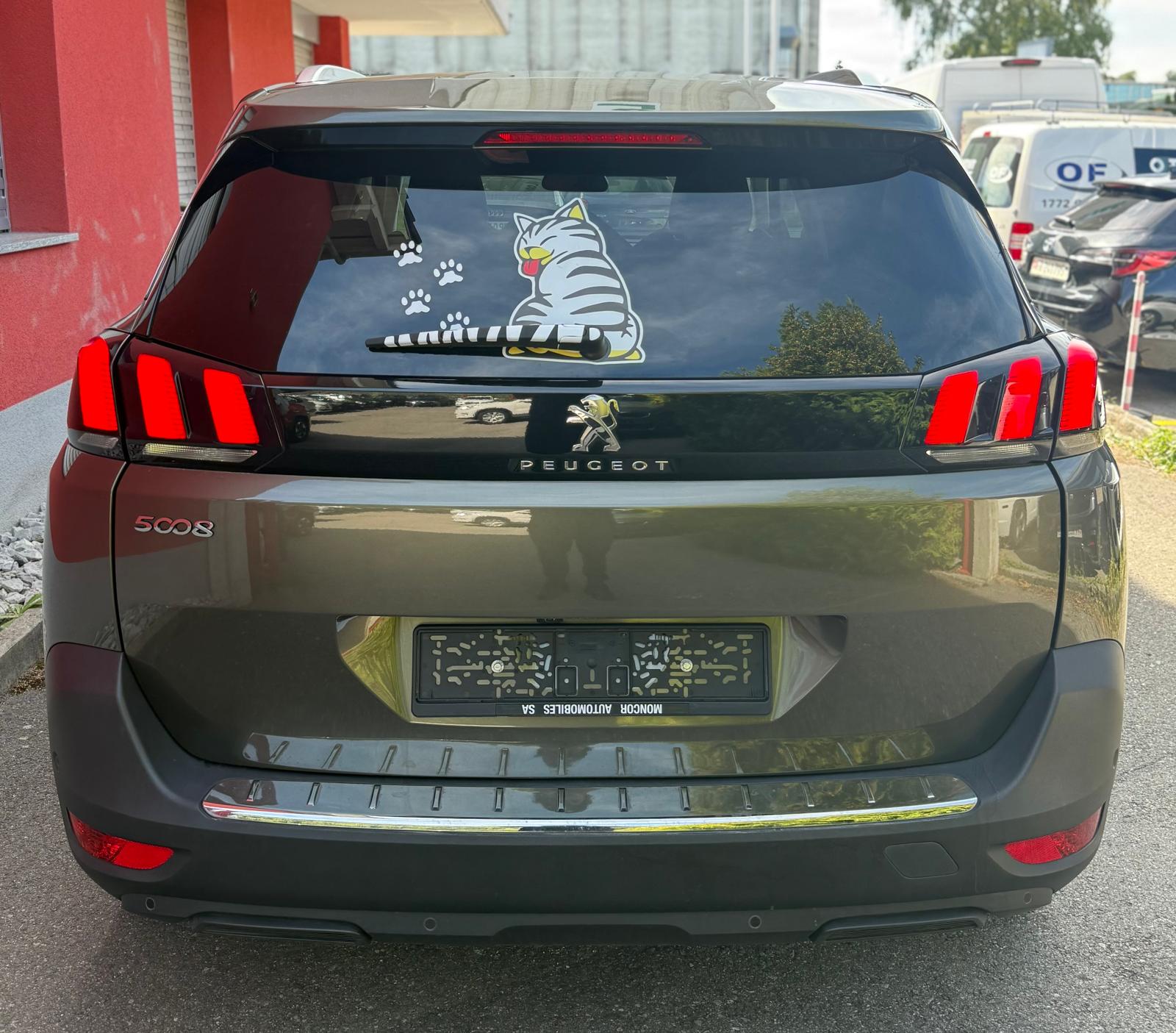 PEUGEOT 5008 1.5 BlueHDi Allure EAT-image-9